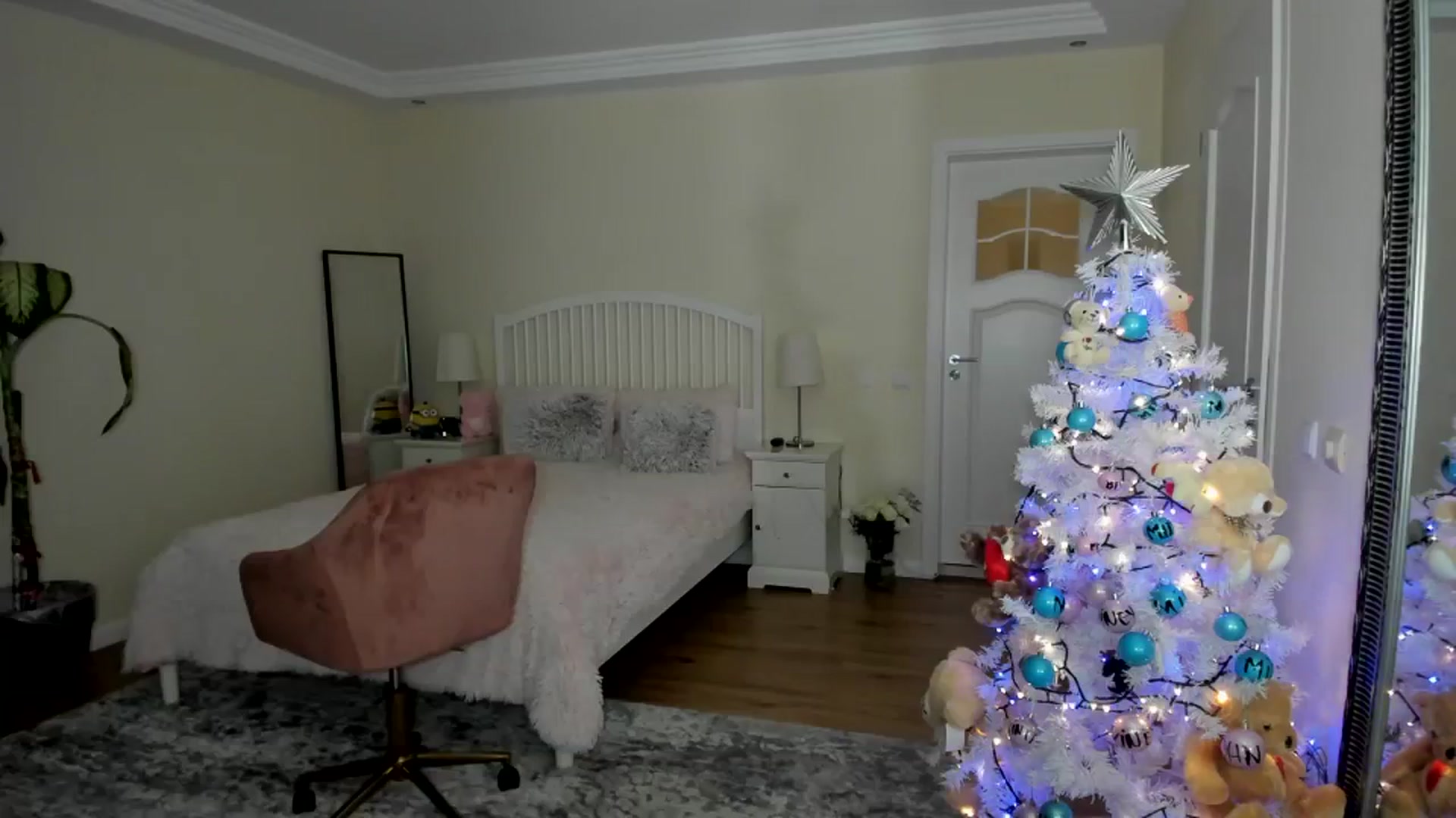 Gallery image thumbnail from TotalBella's myfreecams stream on, 12/19/2023, 01:02 image 6 of 20