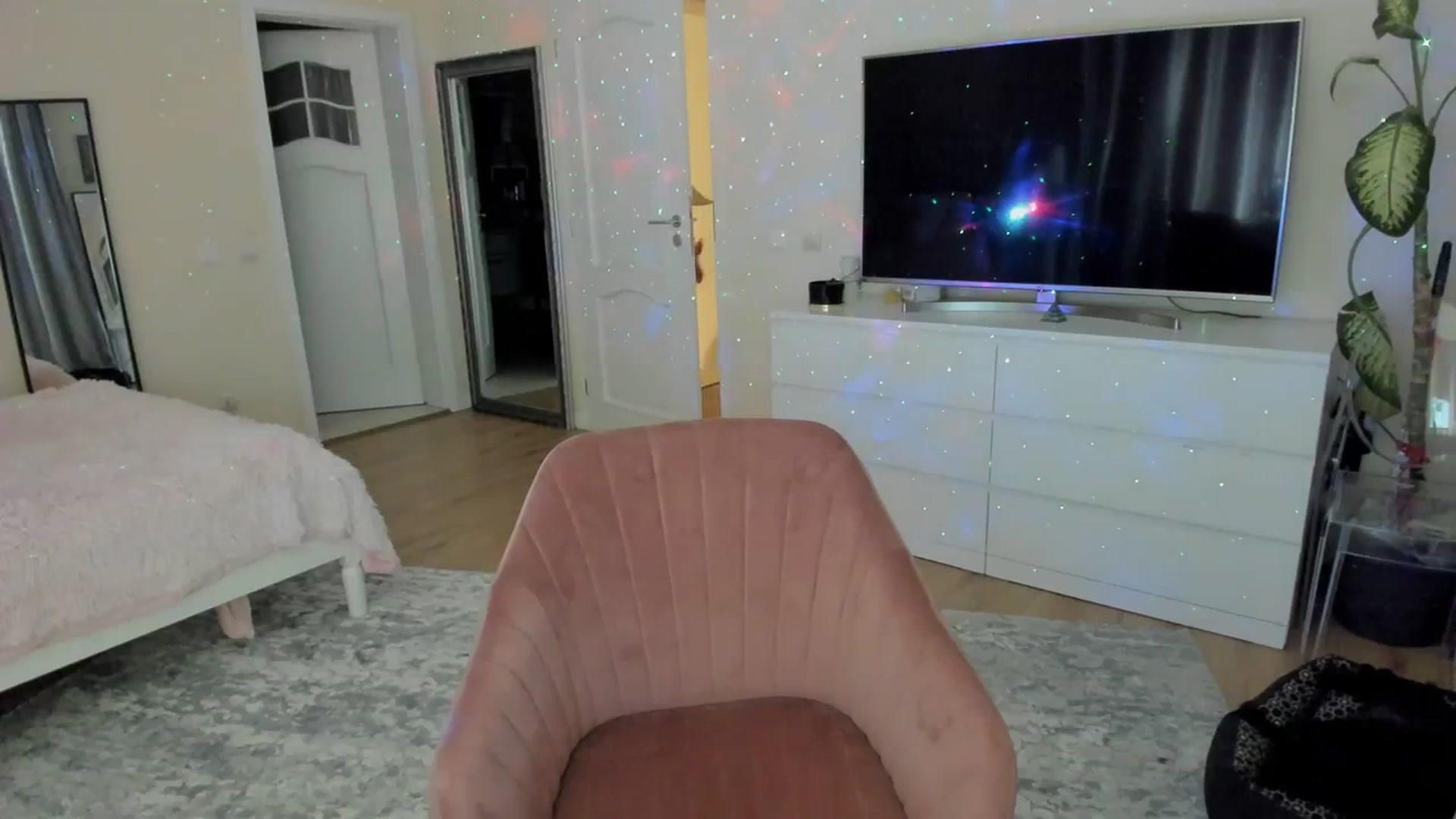 Gallery image thumbnail from TotalBella's myfreecams stream on, 03/19/2024, 24:09 image 16 of 20