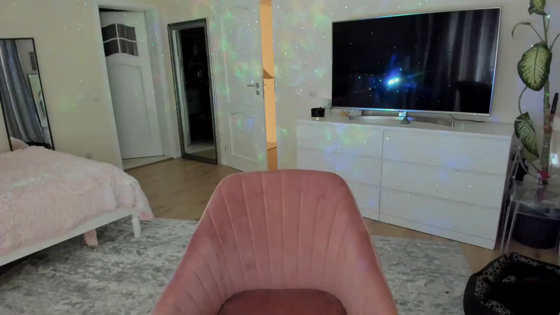 Gallery image thumbnail from TotalBella's myfreecams stream on, 03/19/2024, 24:09 image 13 of 20