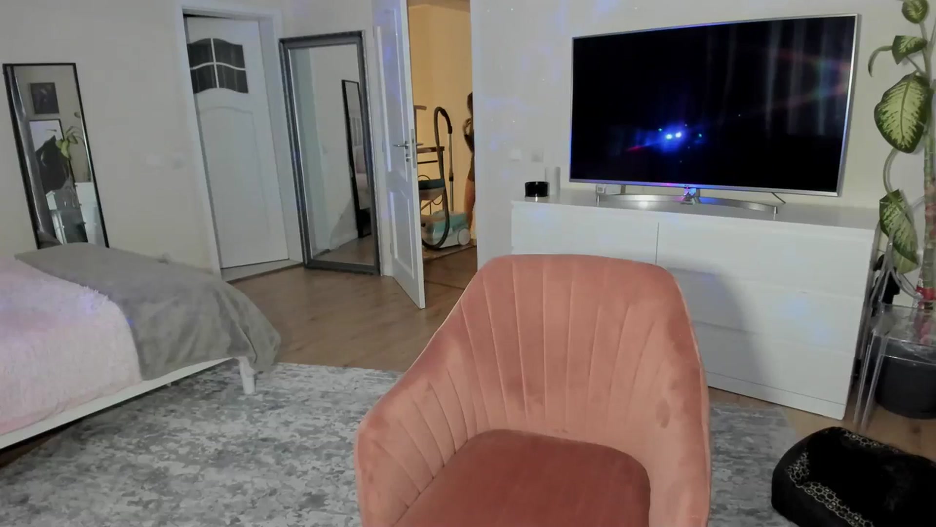 Gallery image thumbnail from TotalBella's myfreecams stream on, 03/22/2024, 24:01 image 5 of 20