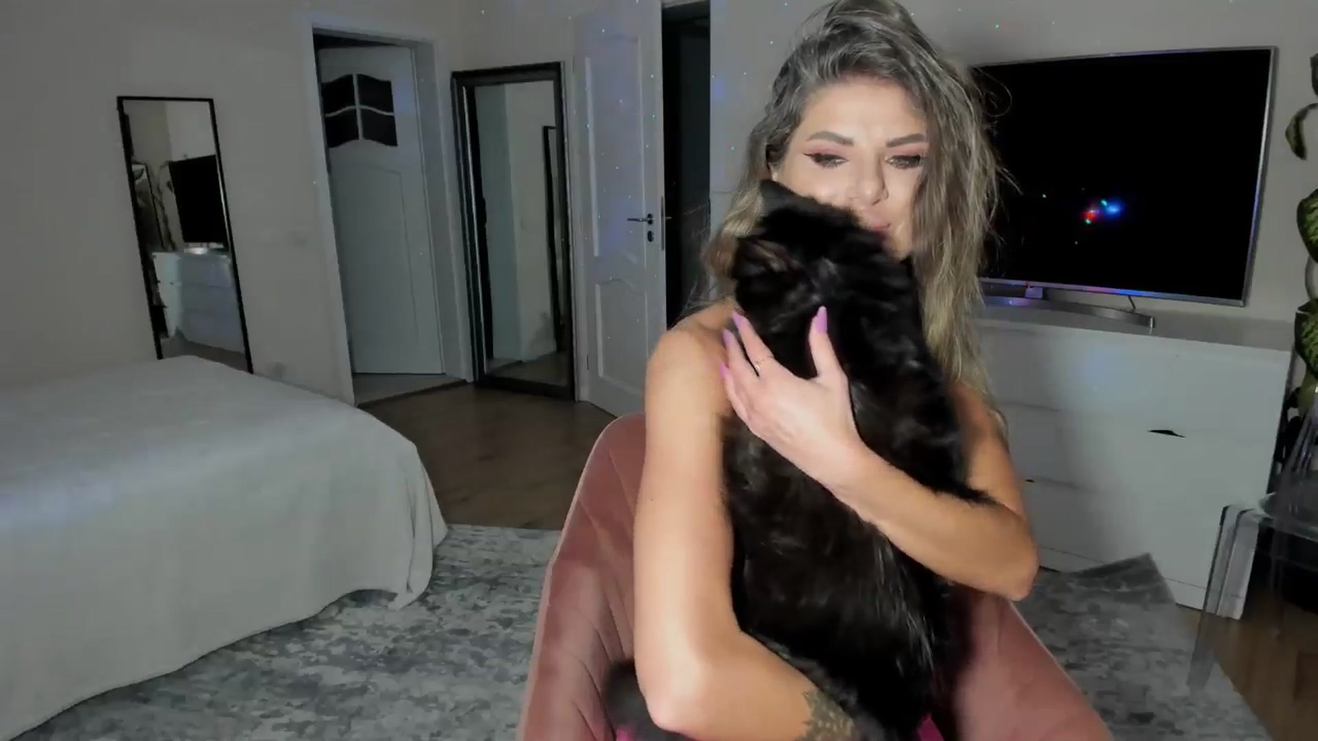 Gallery image thumbnail from TotalBella's myfreecams stream on, 05/09/2024, 24:37 image 12 of 20