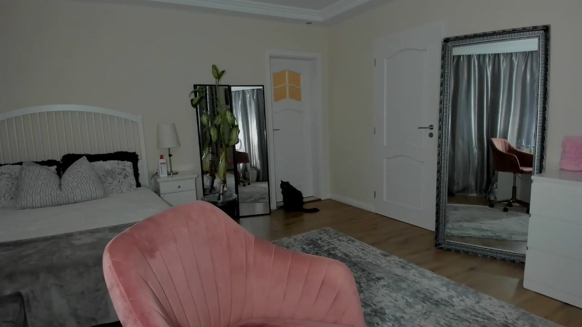 Gallery image thumbnail from TotalBella's myfreecams stream on, 06/25/2024, 24:14 image 18 of 20