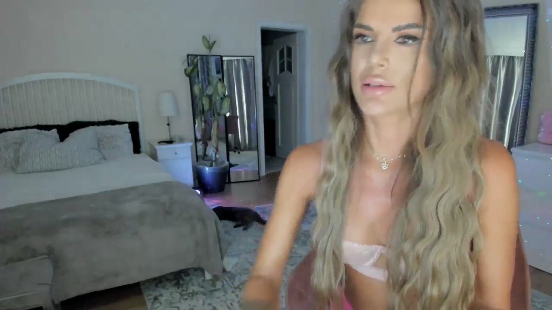 Gallery image thumbnail from TotalBella's myfreecams stream on, 06/26/2024, 20:40 image 10 of 20