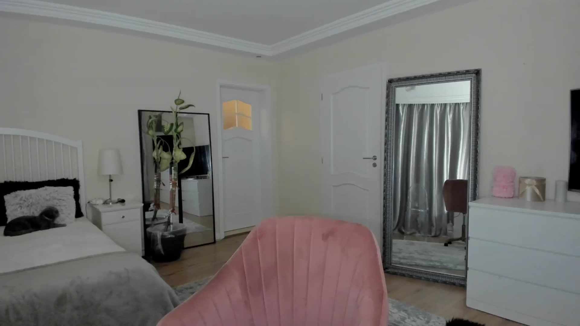 Gallery image thumbnail from TotalBella's myfreecams stream on, 07/07/2024, 02:19 image 12 of 20