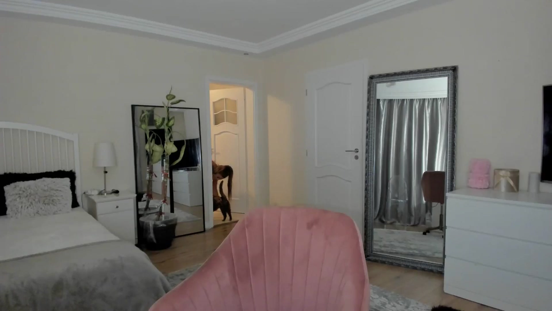Gallery image thumbnail from TotalBella's myfreecams stream on, 07/07/2024, 02:19 image 13 of 20