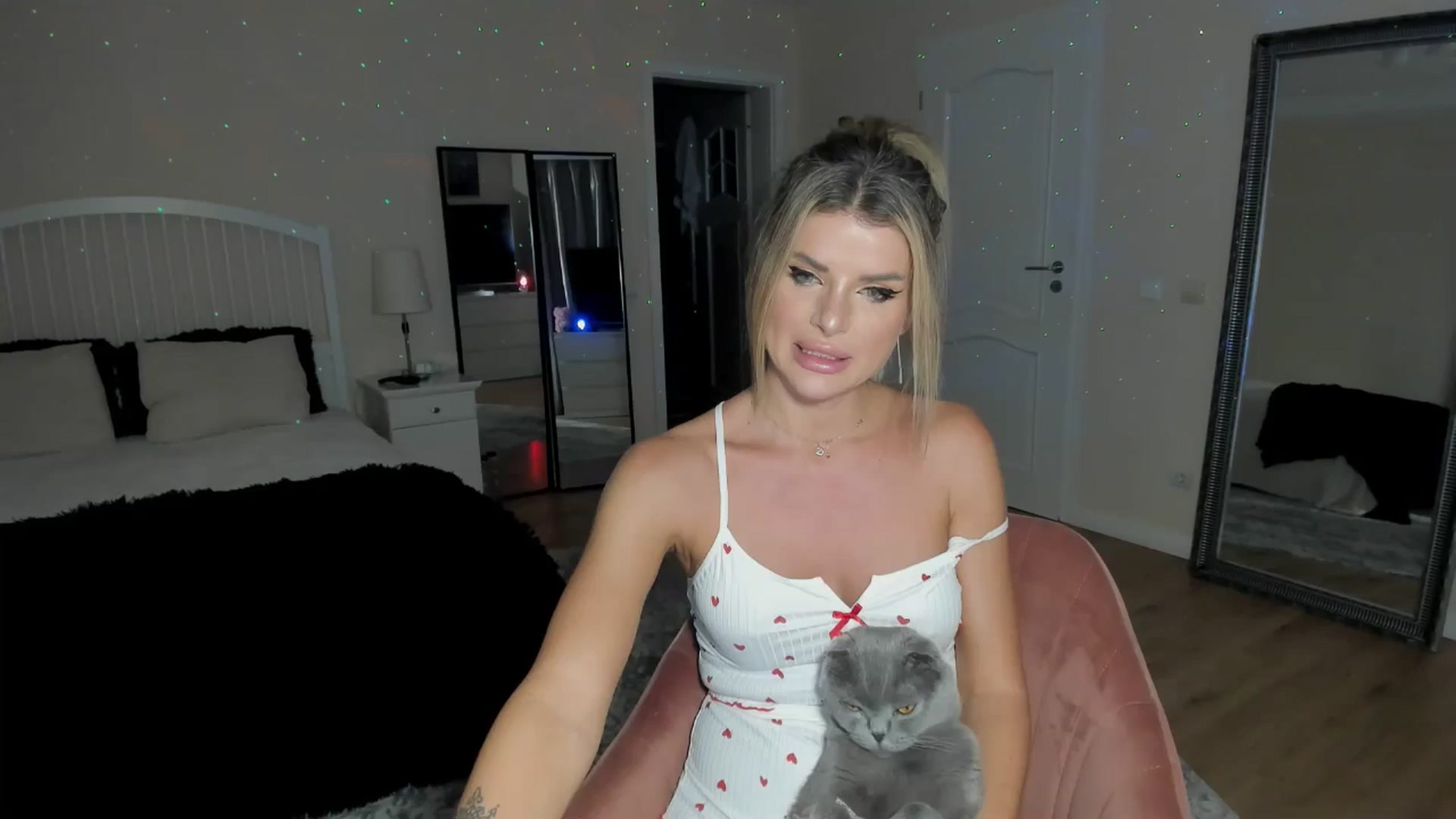 Gallery image thumbnail from TotalBella's myfreecams stream on, 09/25/2024, 22:15 image 8 of 20