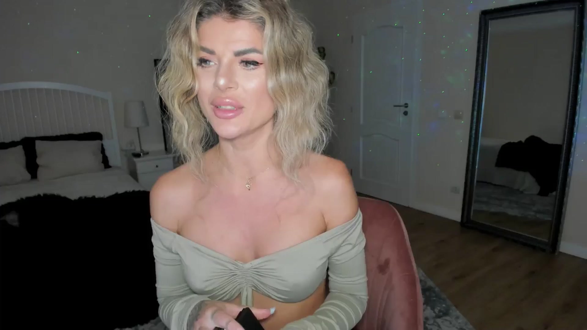 Gallery image thumbnail from TotalBella's myfreecams stream on, 10/05/2024, 22:21 image 2 of 20