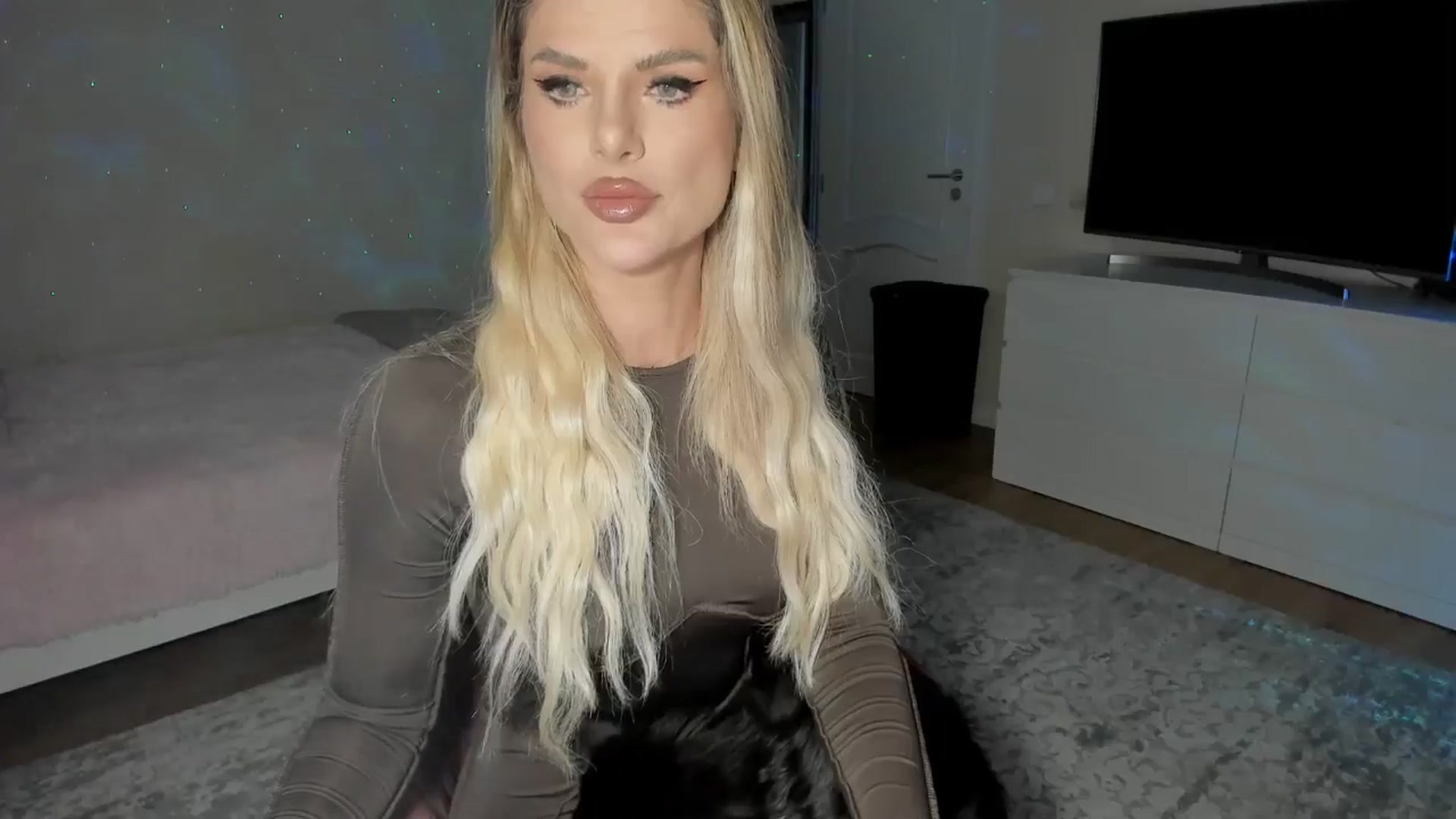 Gallery image thumbnail from TotalBella's myfreecams stream on, 11/07/2024, 24:03 image 2 of 20