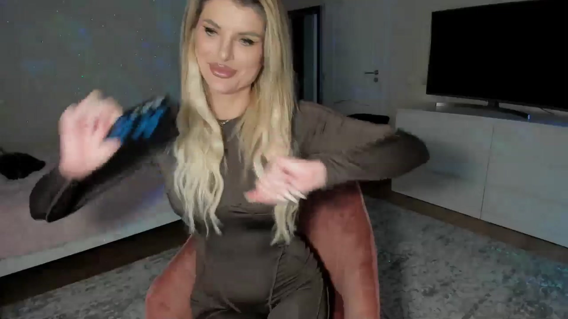 Gallery image thumbnail from TotalBella's myfreecams stream on, 11/07/2024, 24:03 image 17 of 20