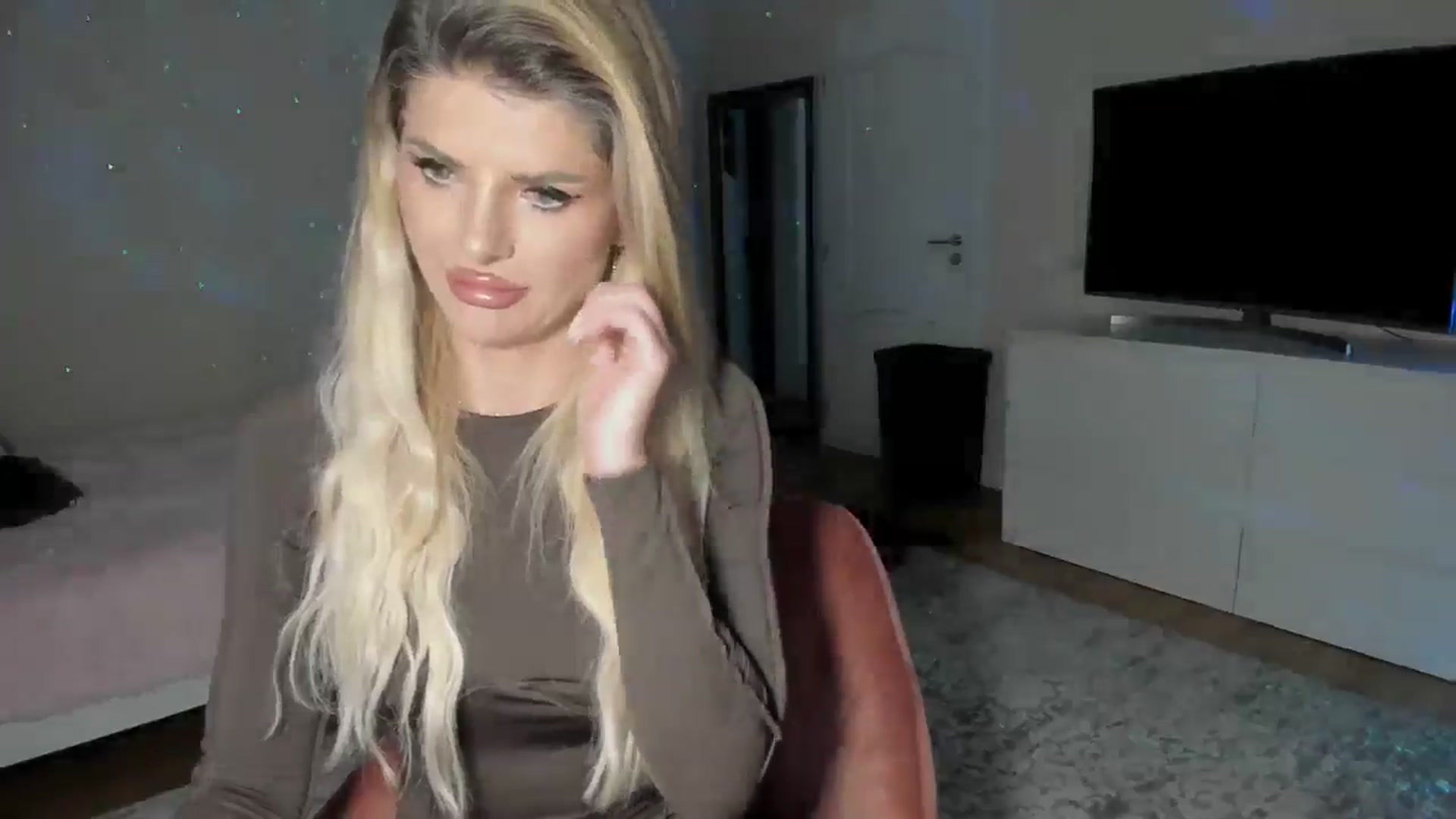 Gallery image thumbnail from TotalBella's myfreecams stream on, 11/07/2024, 24:03 image 12 of 20