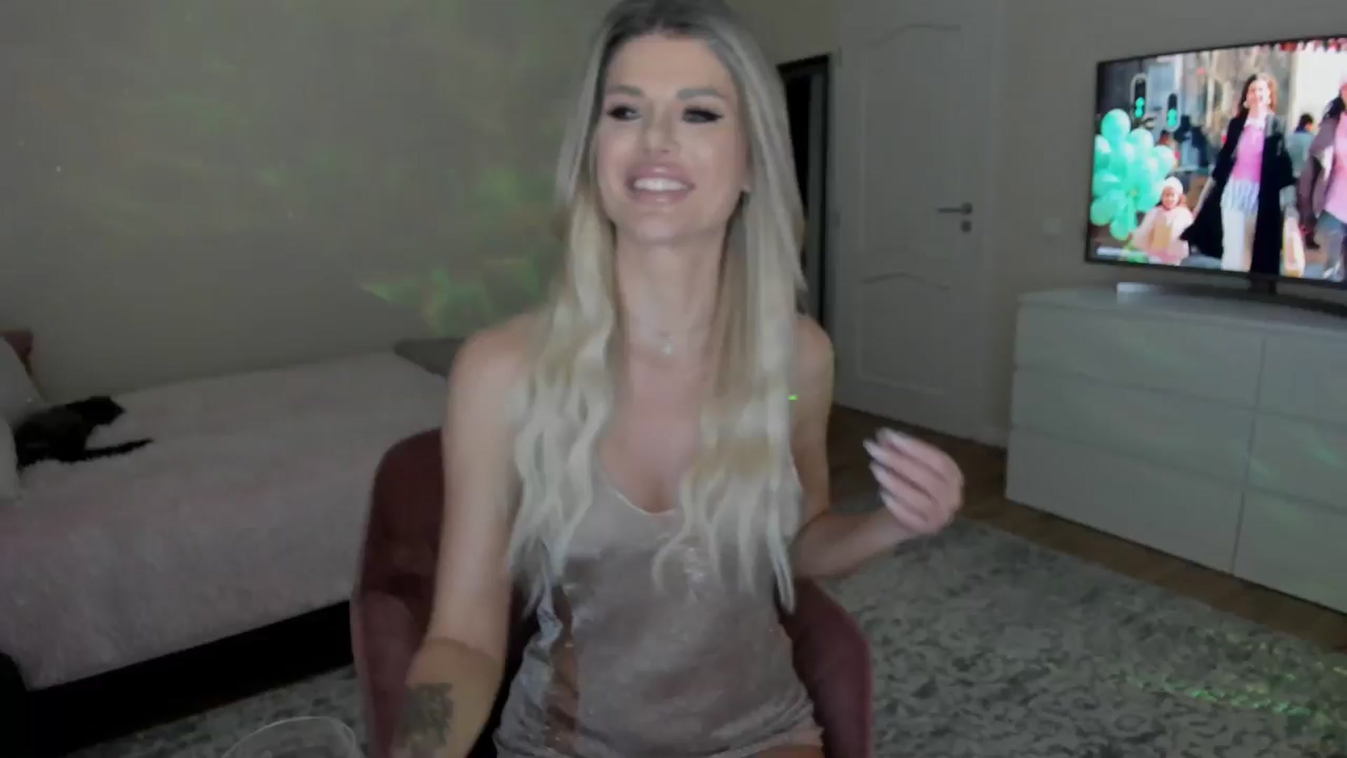 Gallery image thumbnail from TotalBella's myfreecams stream on, 11/09/2024, 01:39 image 1 of 20