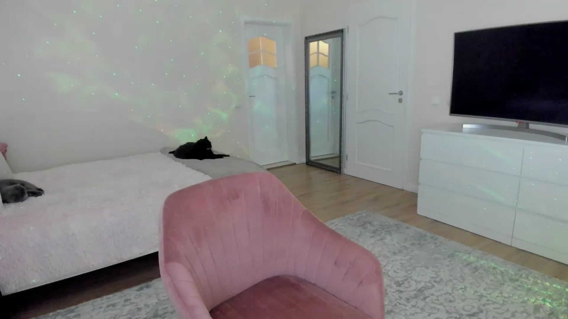 Gallery image thumbnail from TotalBella's myfreecams stream on, 11/09/2024, 01:39 image 13 of 20