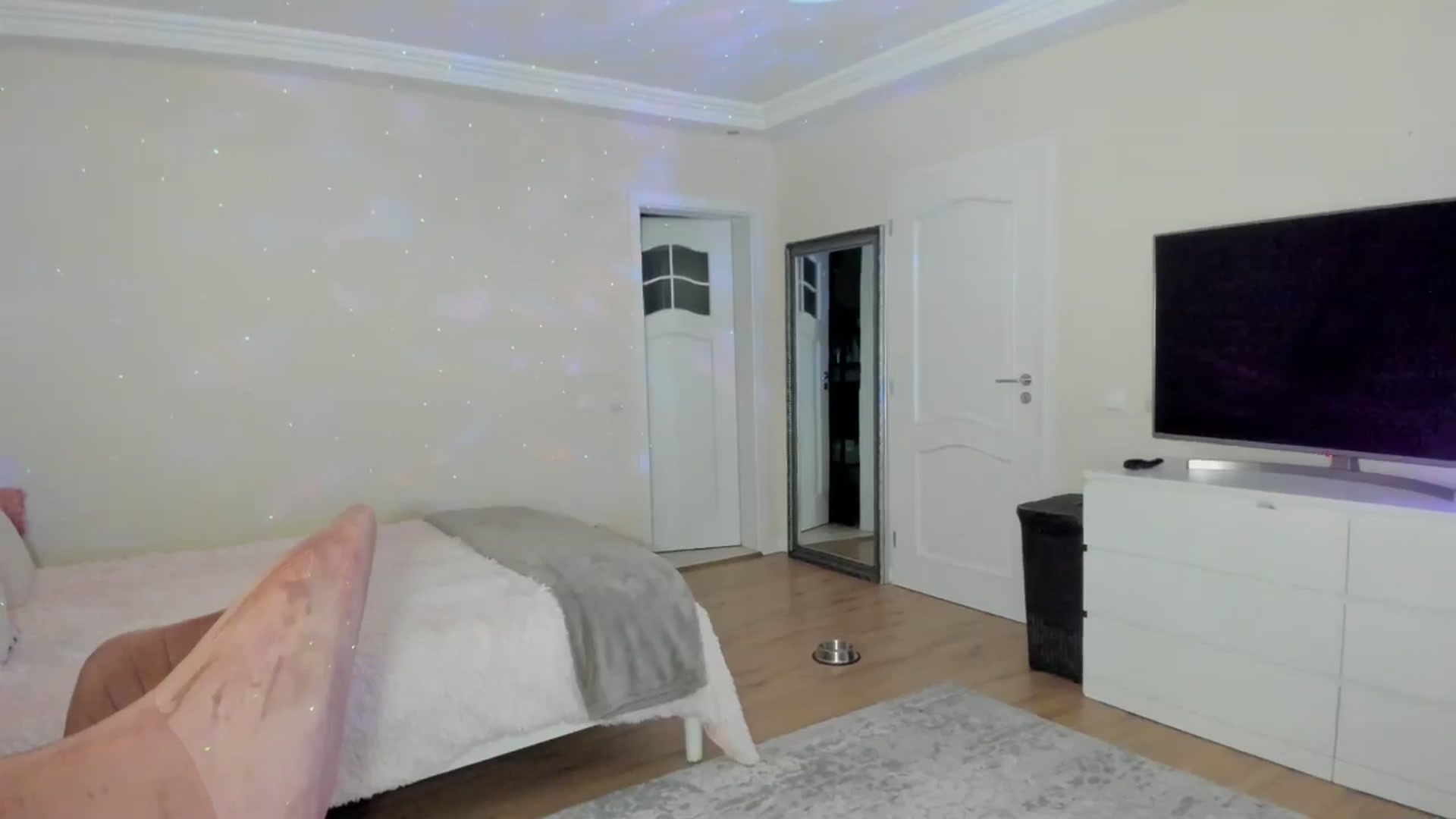 Gallery image thumbnail from TotalBella's myfreecams stream on, 11/12/2024, 24:10 image 19 of 20