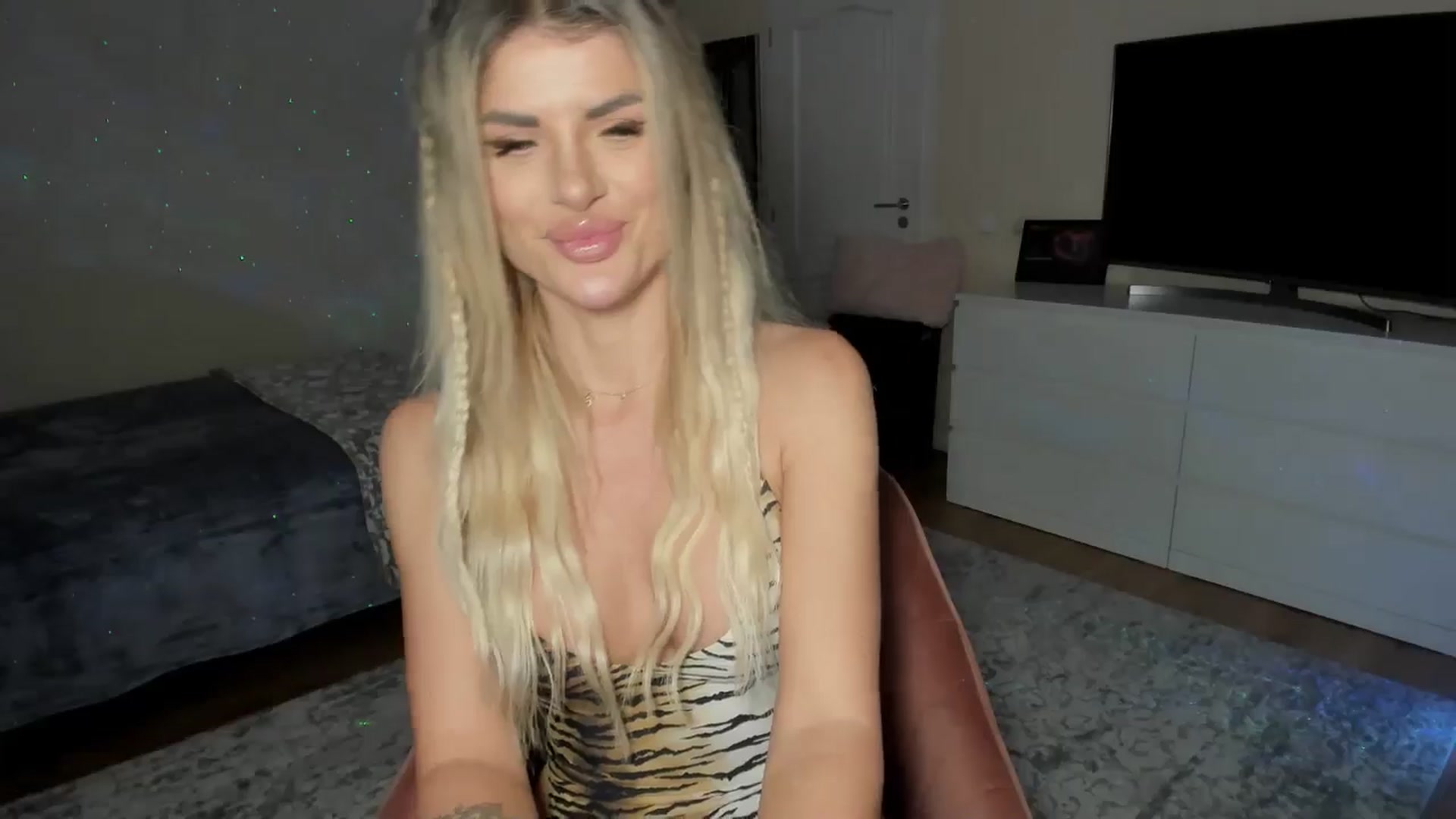 Gallery image thumbnail from TotalBella's myfreecams stream on, 11/17/2024, 01:28 image 17 of 20