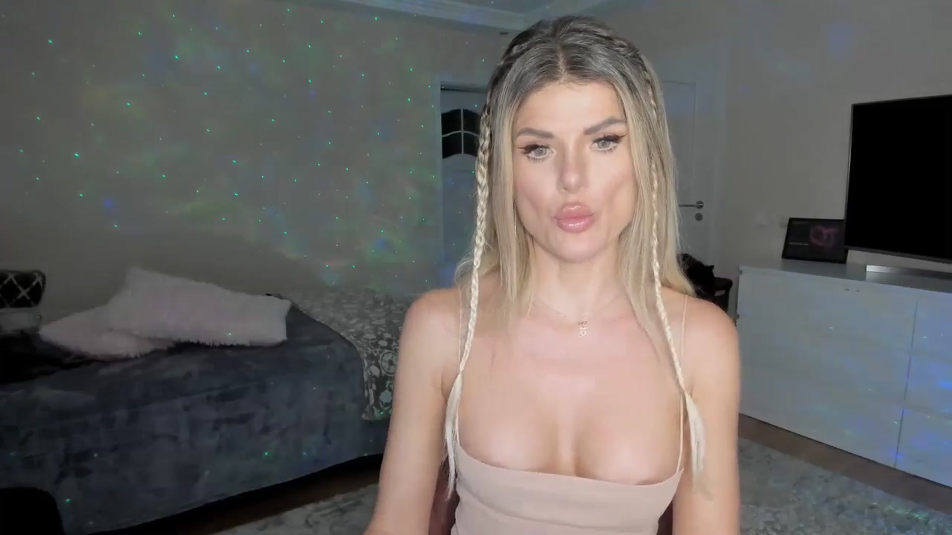 Gallery image thumbnail from TotalBella's myfreecams stream on, 11/17/2024, 23:54 image 2 of 20