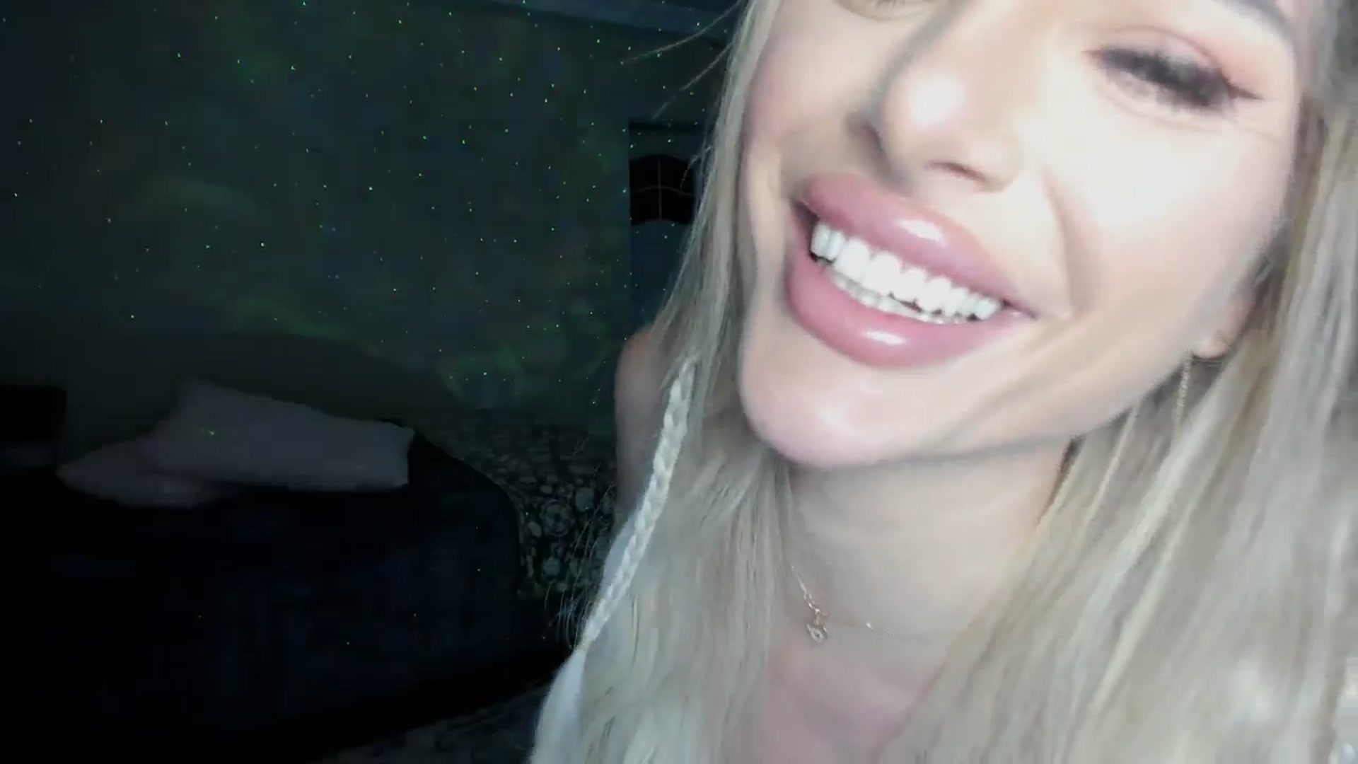 Gallery image thumbnail from TotalBella's myfreecams stream on, 11/17/2024, 23:54 image 4 of 20