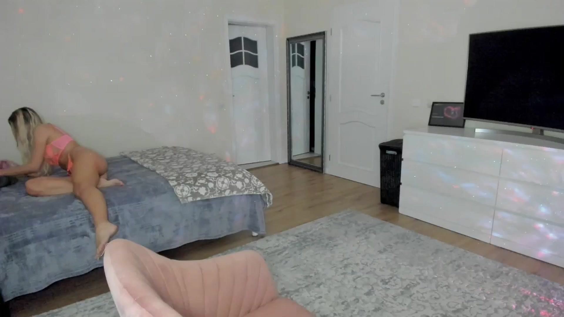 Gallery image thumbnail from TotalBella's myfreecams stream on, 11/18/2024, 22:32 image 1 of 20
