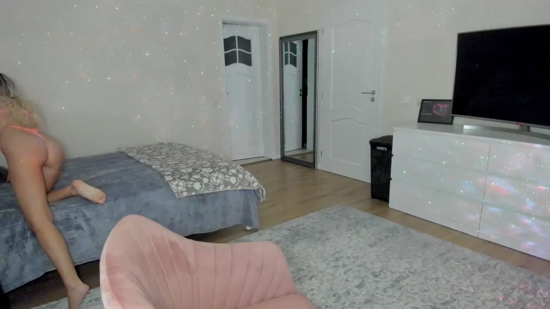 Gallery image thumbnail from TotalBella's myfreecams stream on, 11/18/2024, 22:32 image 2 of 20