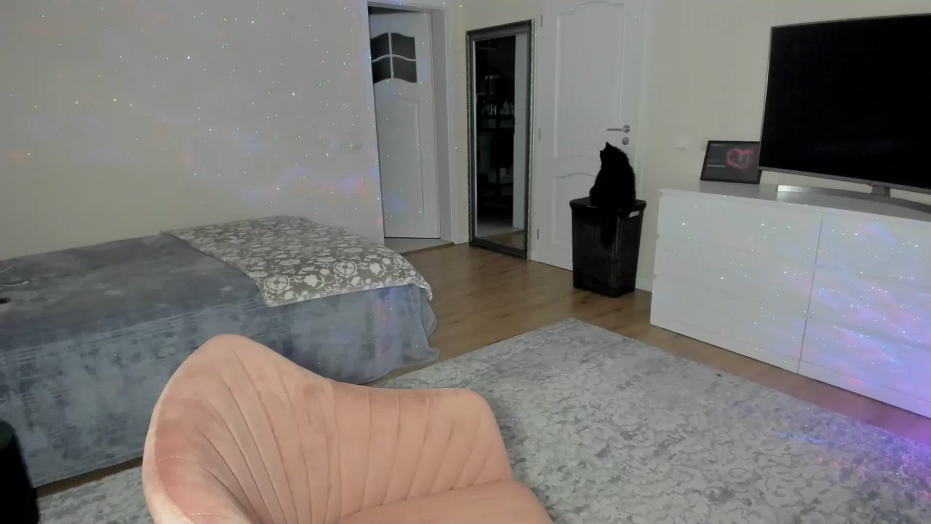 Gallery image thumbnail from TotalBella's myfreecams stream on, 11/21/2024, 23:59 image 1 of 20