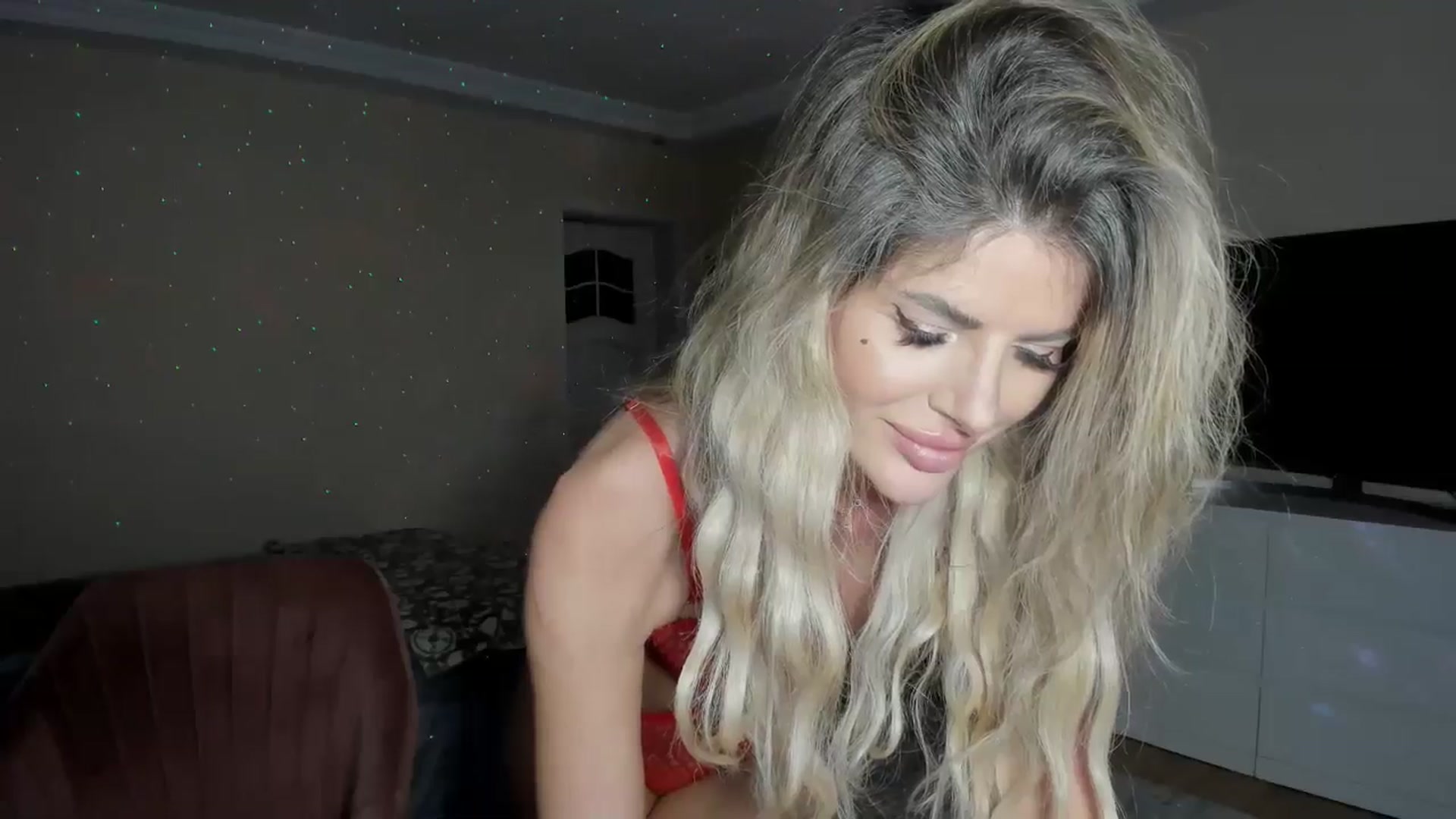 Gallery image thumbnail from TotalBella's myfreecams stream on, 11/23/2024, 24:32 image 17 of 20