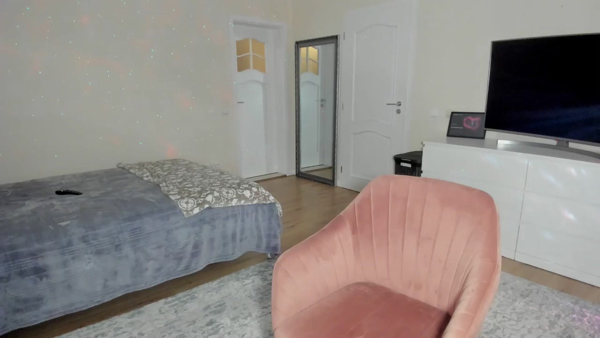 Gallery image thumbnail from TotalBella's myfreecams stream on, 11/23/2024, 24:32 image 2 of 20