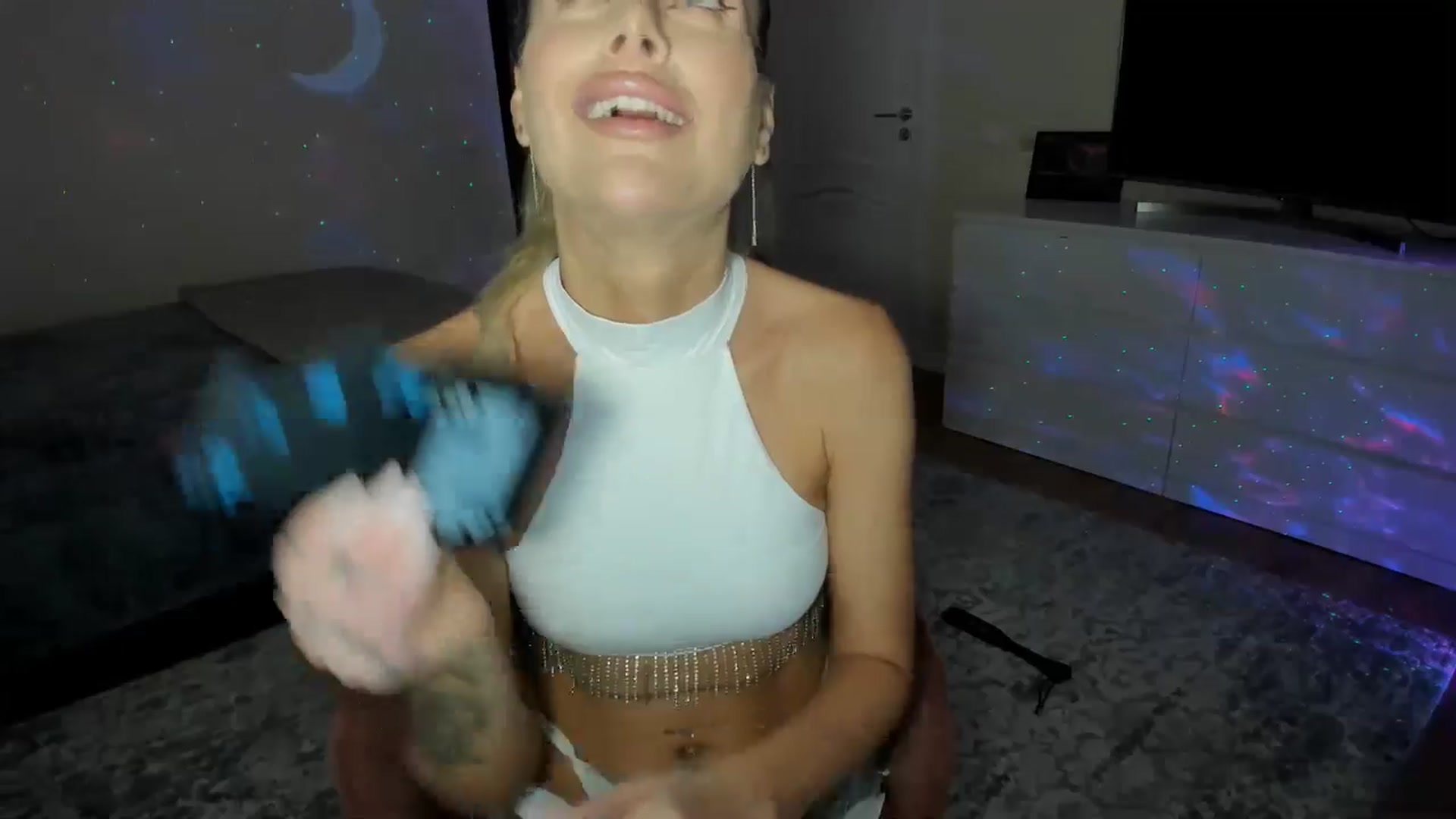 Gallery image thumbnail from TotalBella's myfreecams stream on, 11/26/2024, 23:53 image 14 of 20