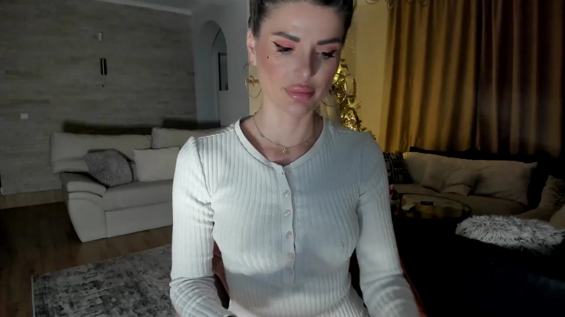 Gallery image thumbnail from TotalBella's myfreecams stream on, 12/15/2024, 22:24 image 16 of 20
