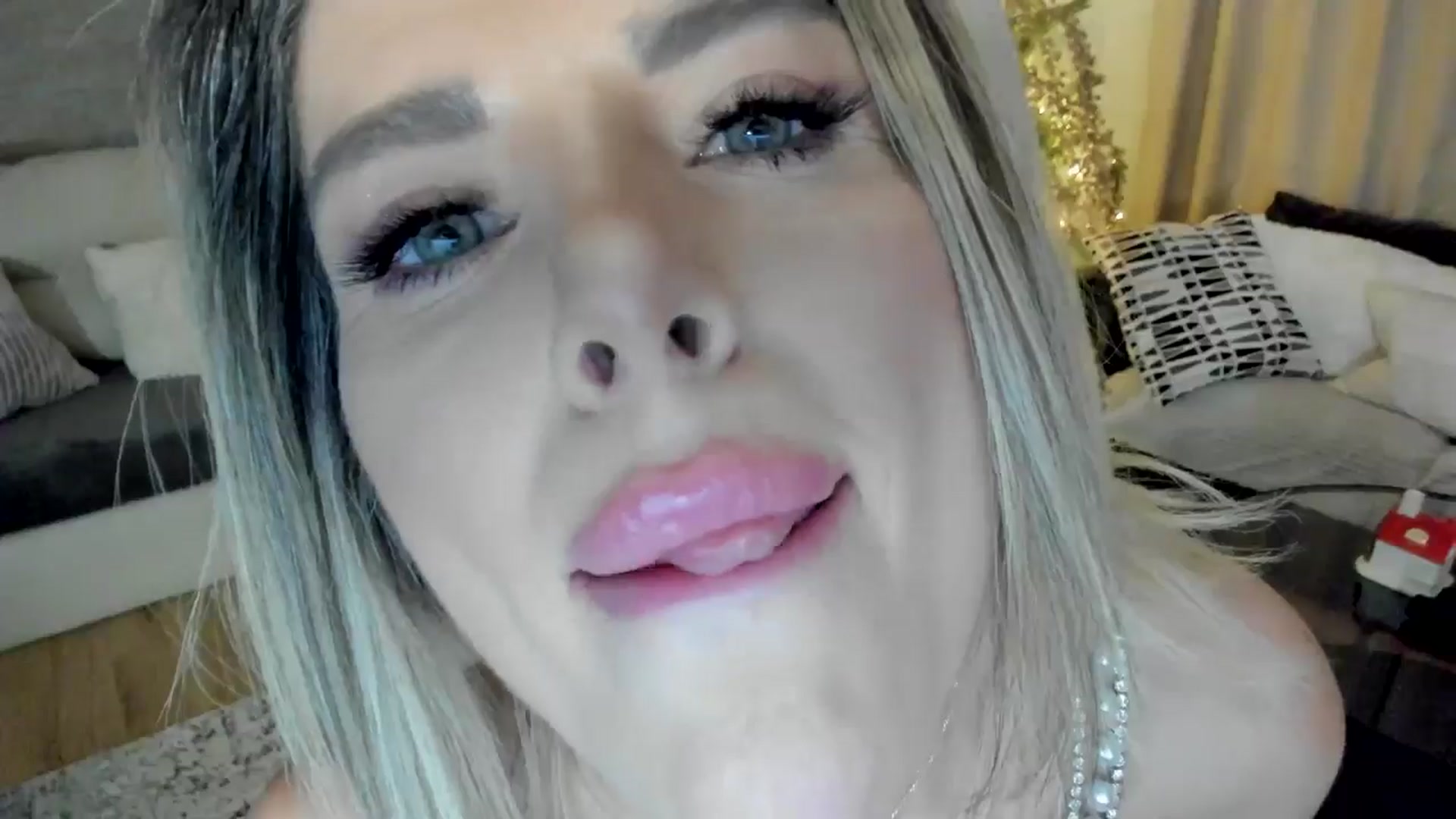 Gallery image thumbnail from TotalBella's myfreecams stream on, 12/20/2024, 24:03 image 17 of 20