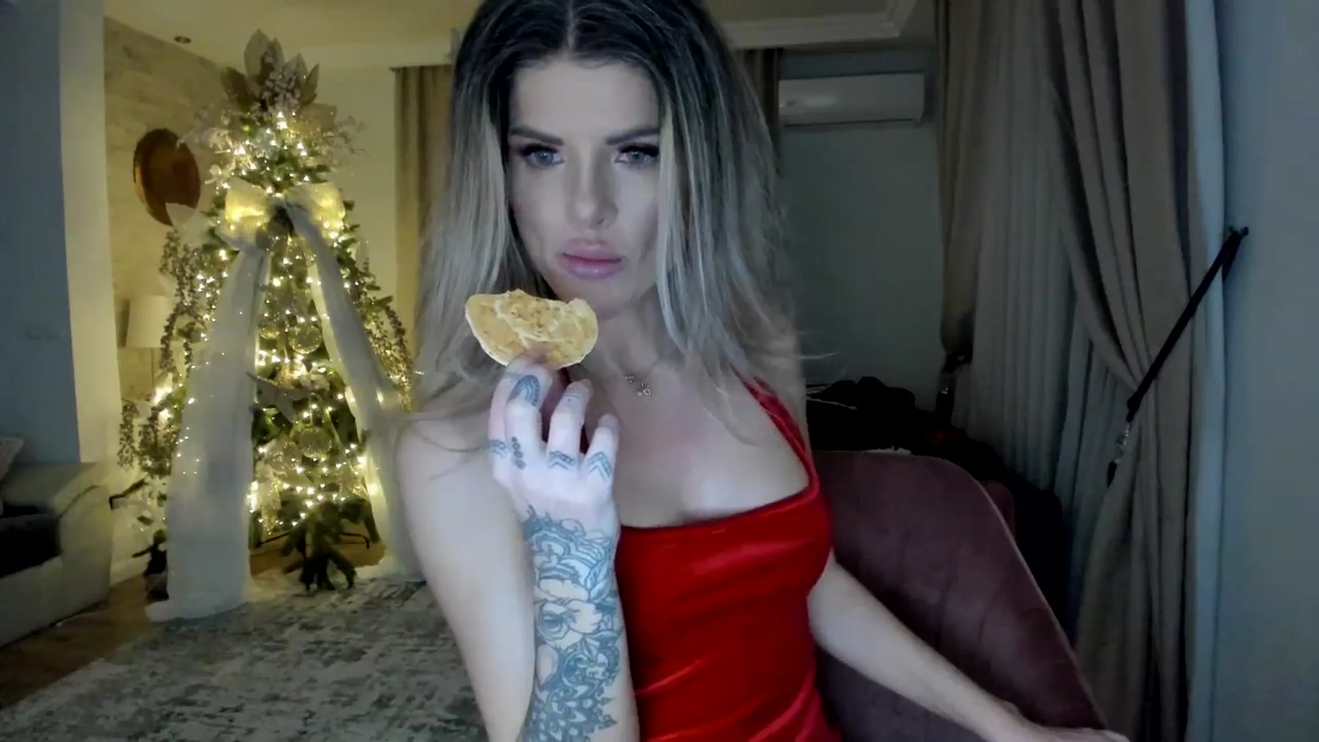 Gallery image thumbnail from TotalBella's myfreecams stream on, 12/24/2024, 01:20 image 3 of 20