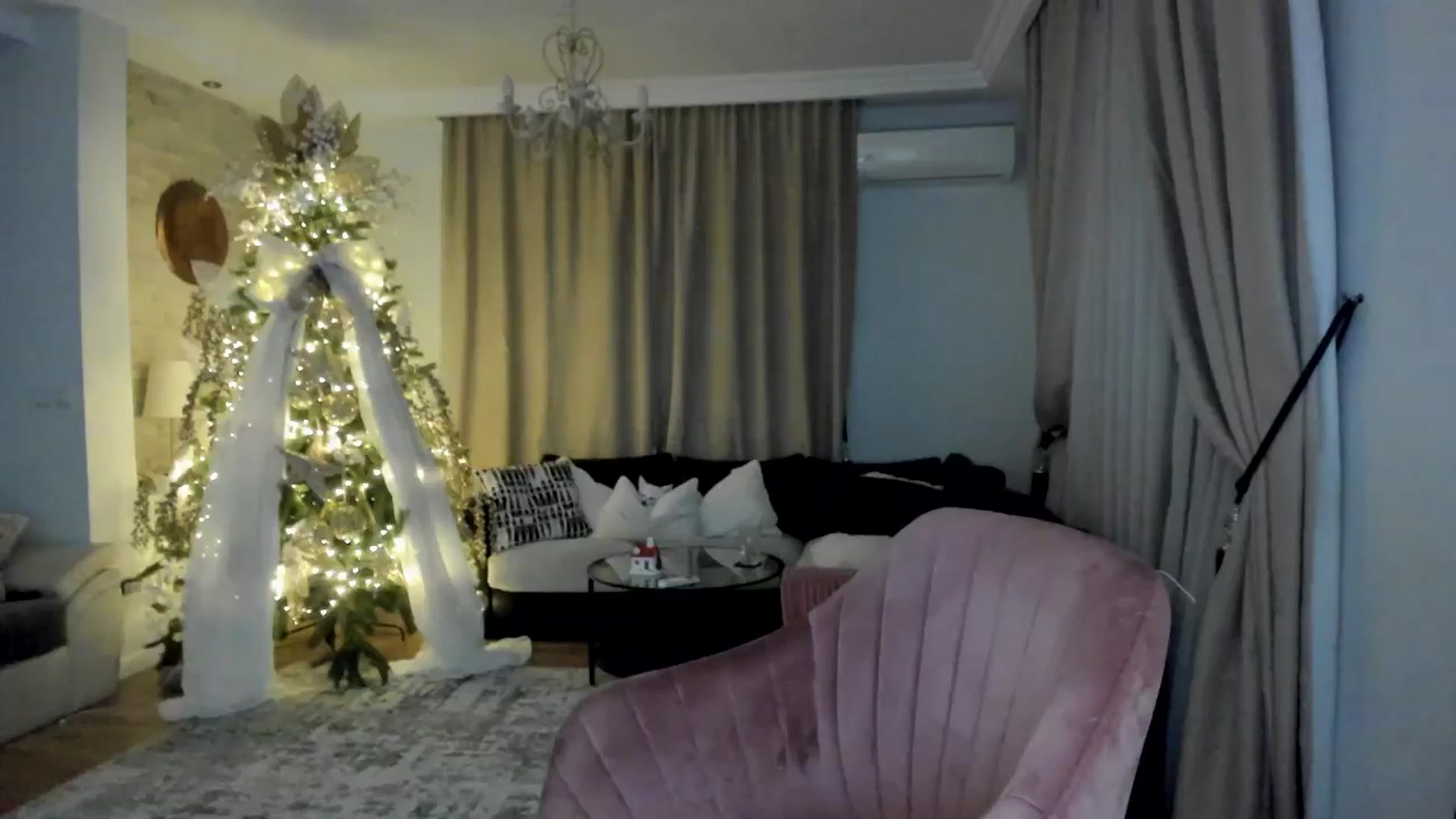 Gallery image thumbnail from TotalBella's myfreecams stream on, 12/24/2024, 01:20 image 9 of 20