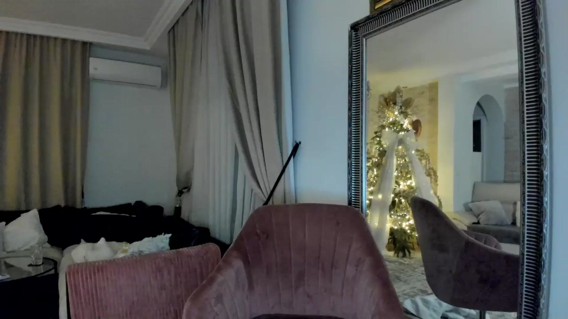 Gallery image thumbnail from TotalBella's myfreecams stream on, 12/24/2024, 01:20 image 18 of 20
