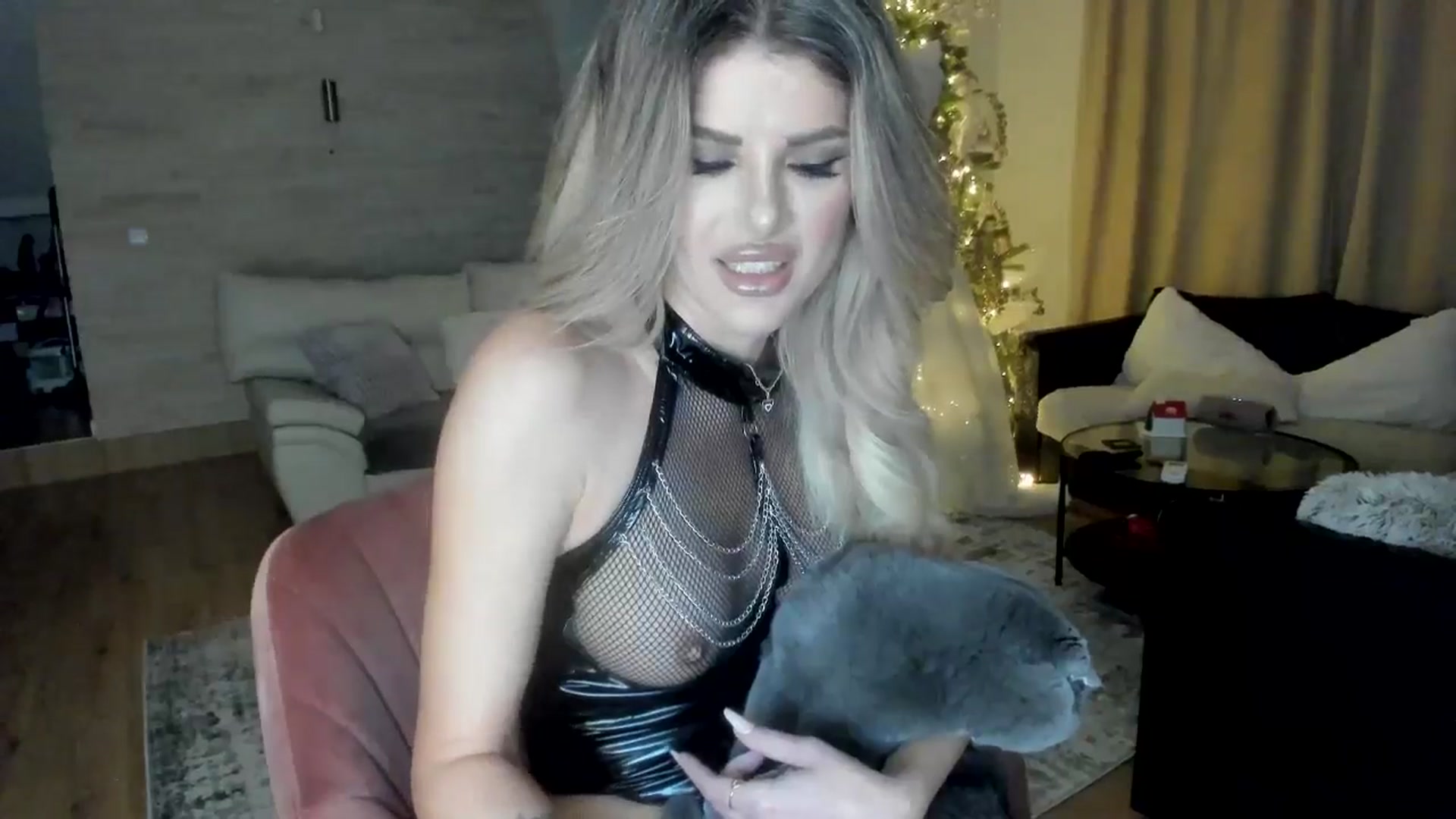Gallery image thumbnail from TotalBella's myfreecams stream on, 12/28/2024, 01:54 image 4 of 20