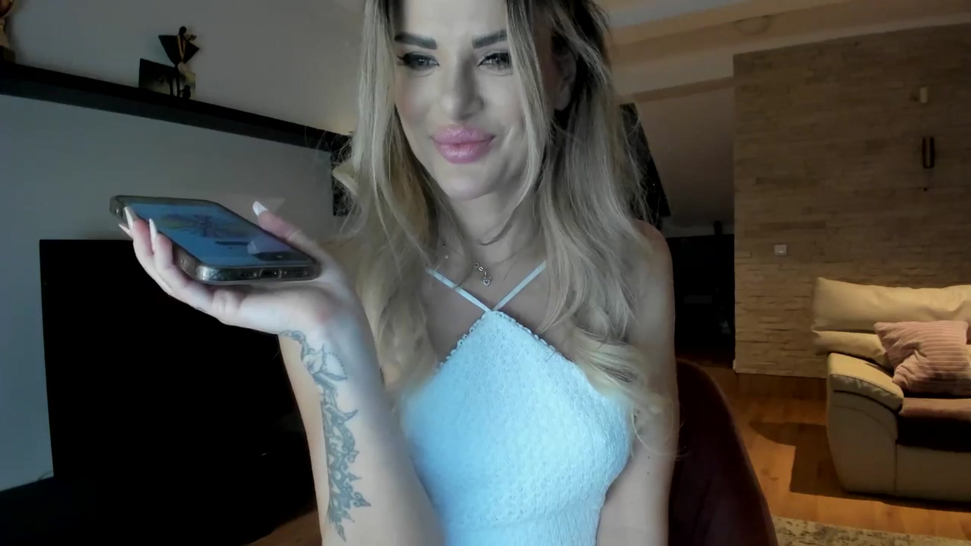 Gallery image thumbnail from TotalBella's myfreecams stream on, 12/29/2024, 02:10 image 14 of 20