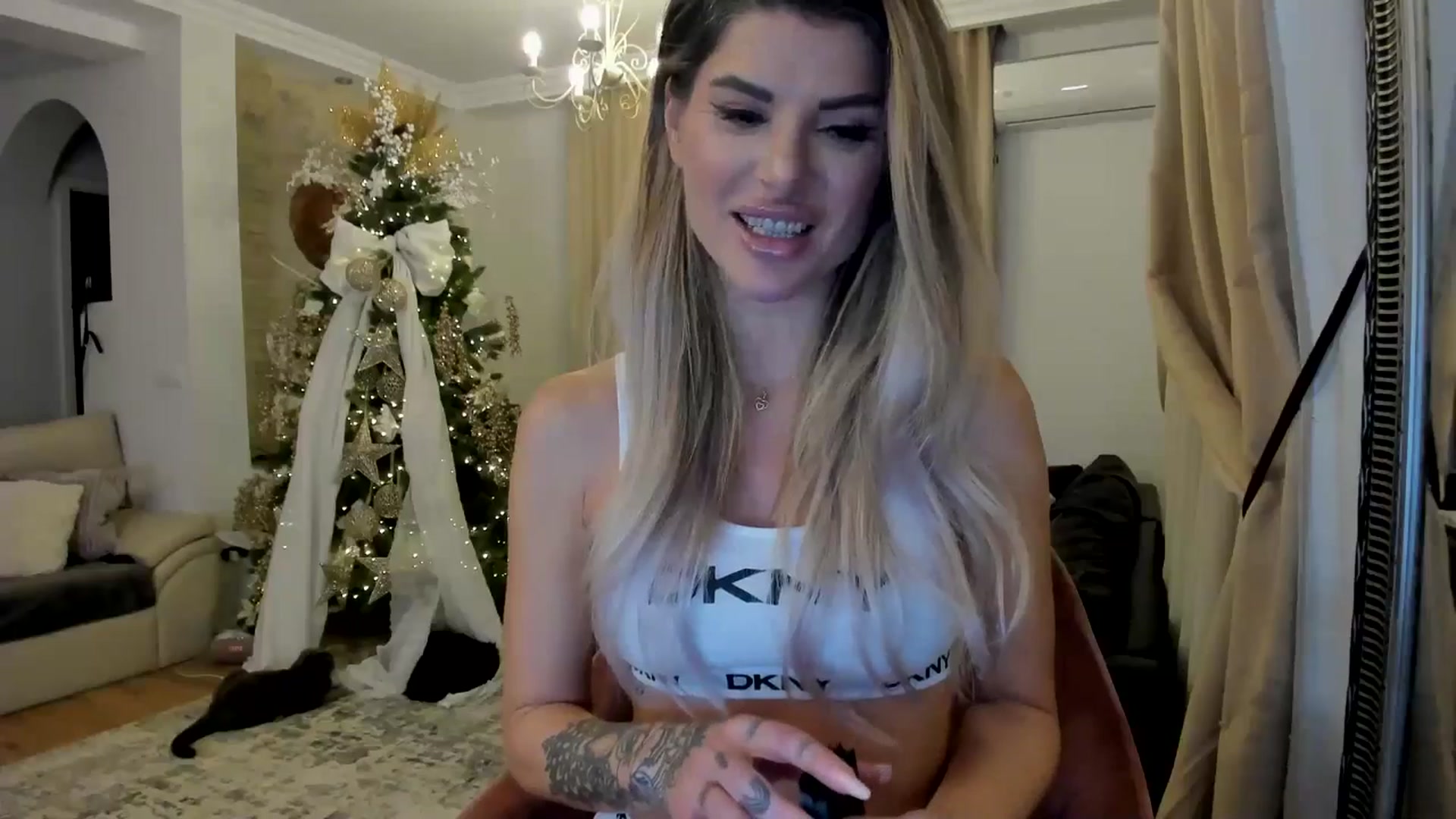 Gallery image thumbnail from TotalBella's myfreecams stream on, 01/02/2025, 01:08 image 7 of 20