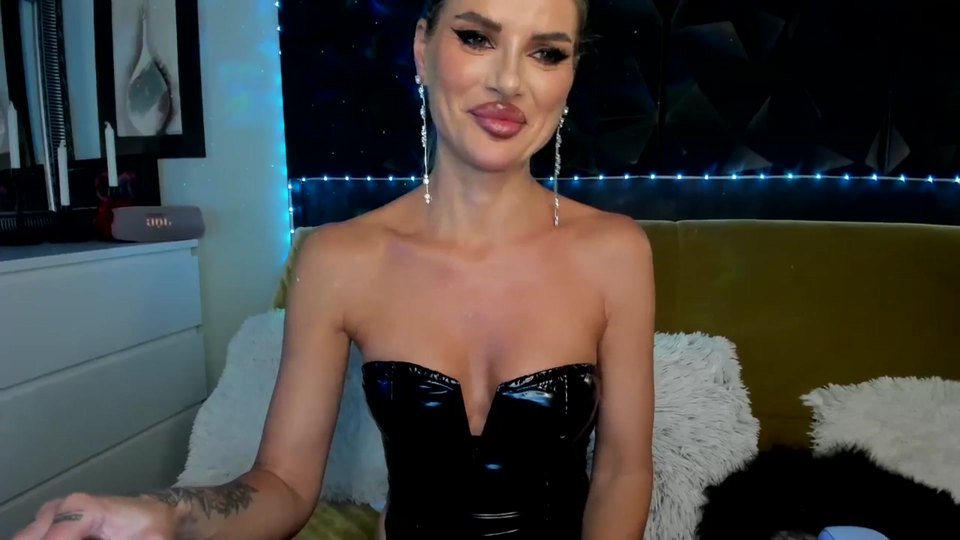 Gallery image thumbnail from TotalBella's myfreecams stream on, 08/21/2025, 24:41 image 9 of 20
