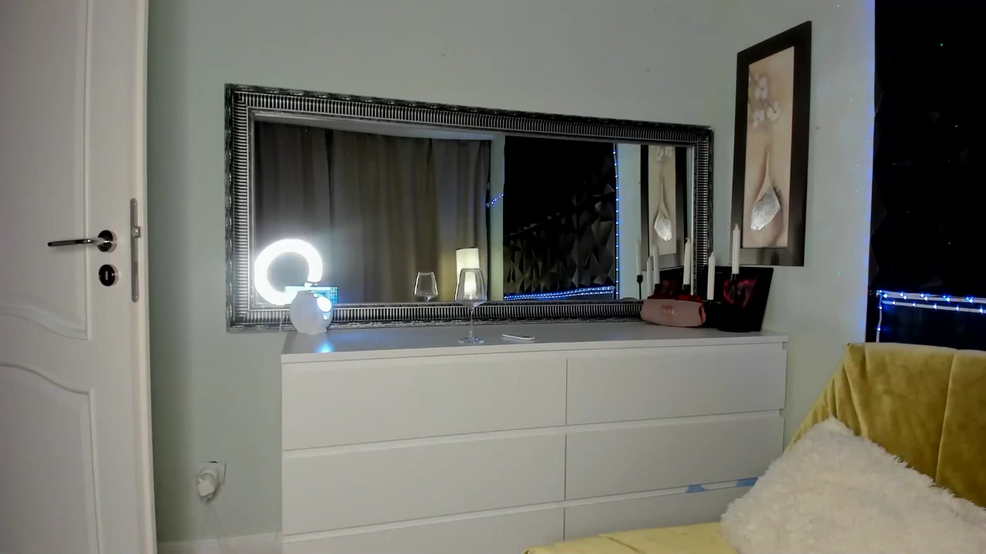 Gallery image thumbnail from TotalBella's myfreecams stream on, 08/28/2025, 24:01 image 17 of 20