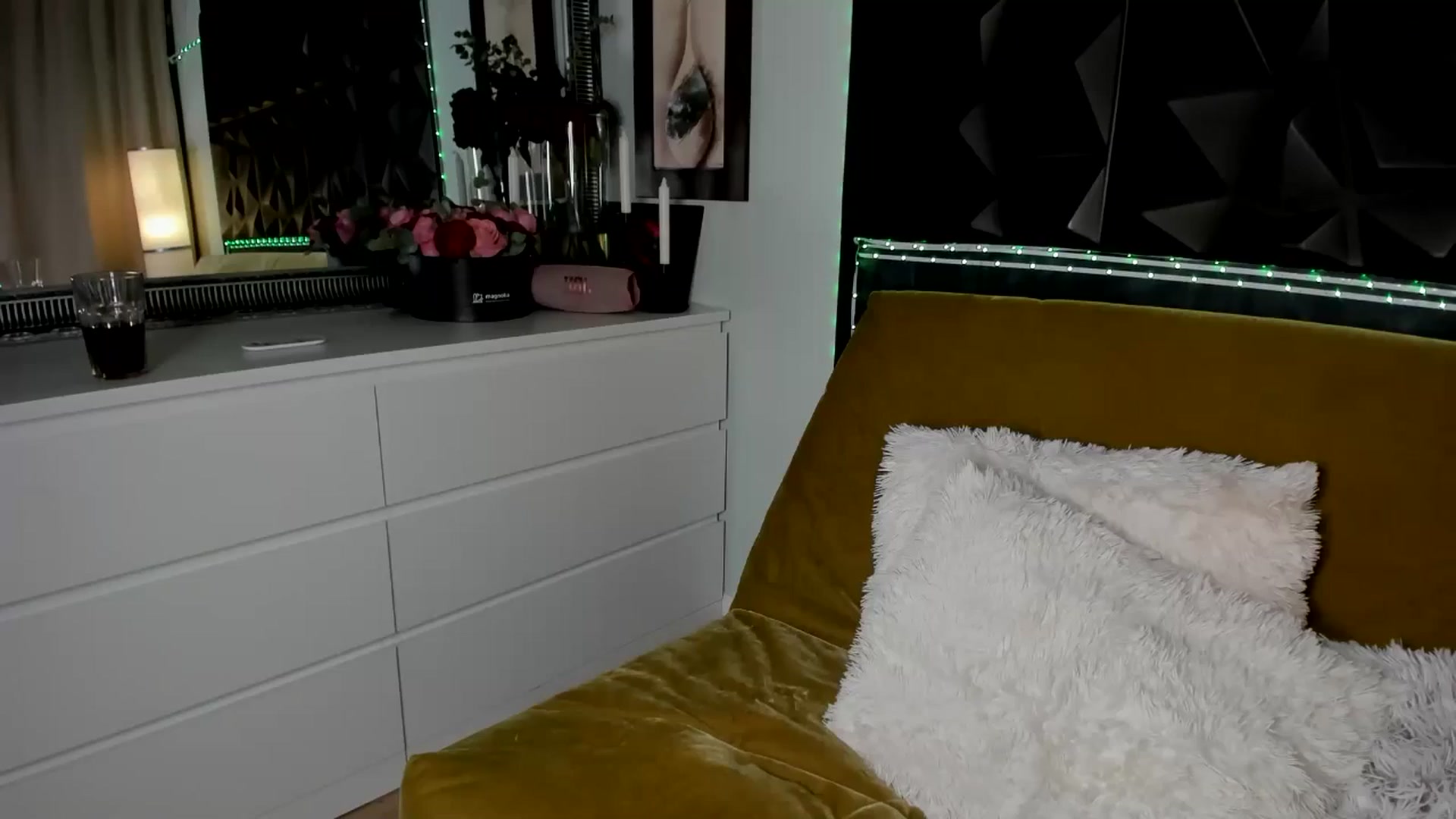 Gallery image thumbnail from TotalBella's myfreecams stream on, 09/07/2025, 22:30 image 15 of 20