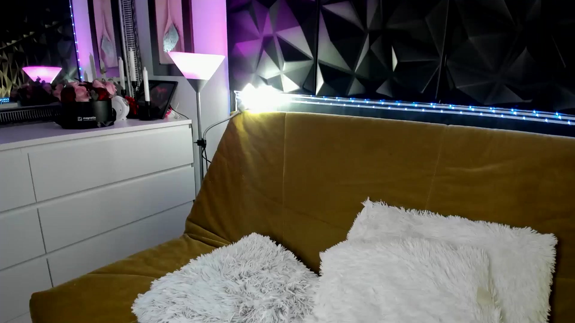 Gallery image thumbnail from TotalBella's myfreecams stream on, 09/11/2025, 23:22 image 16 of 20