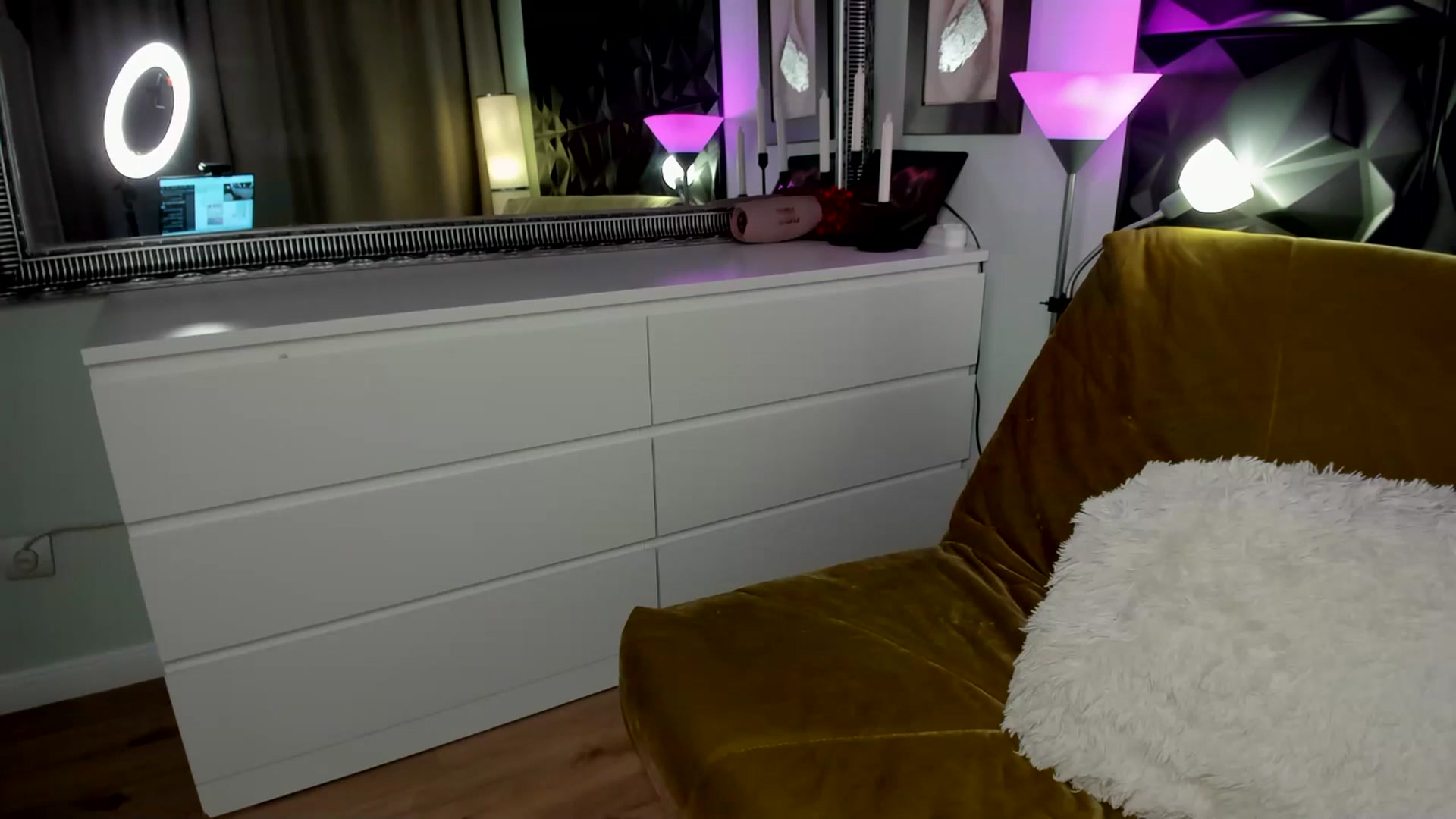 Gallery image thumbnail from TotalBella's myfreecams stream on, 09/17/2025, 24:04 image 8 of 20
