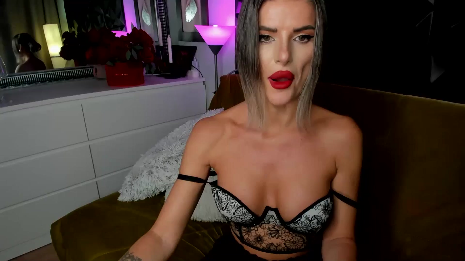 Gallery image thumbnail from TotalBella's myfreecams stream on, 09/19/2025, 02:18 image 1 of 20