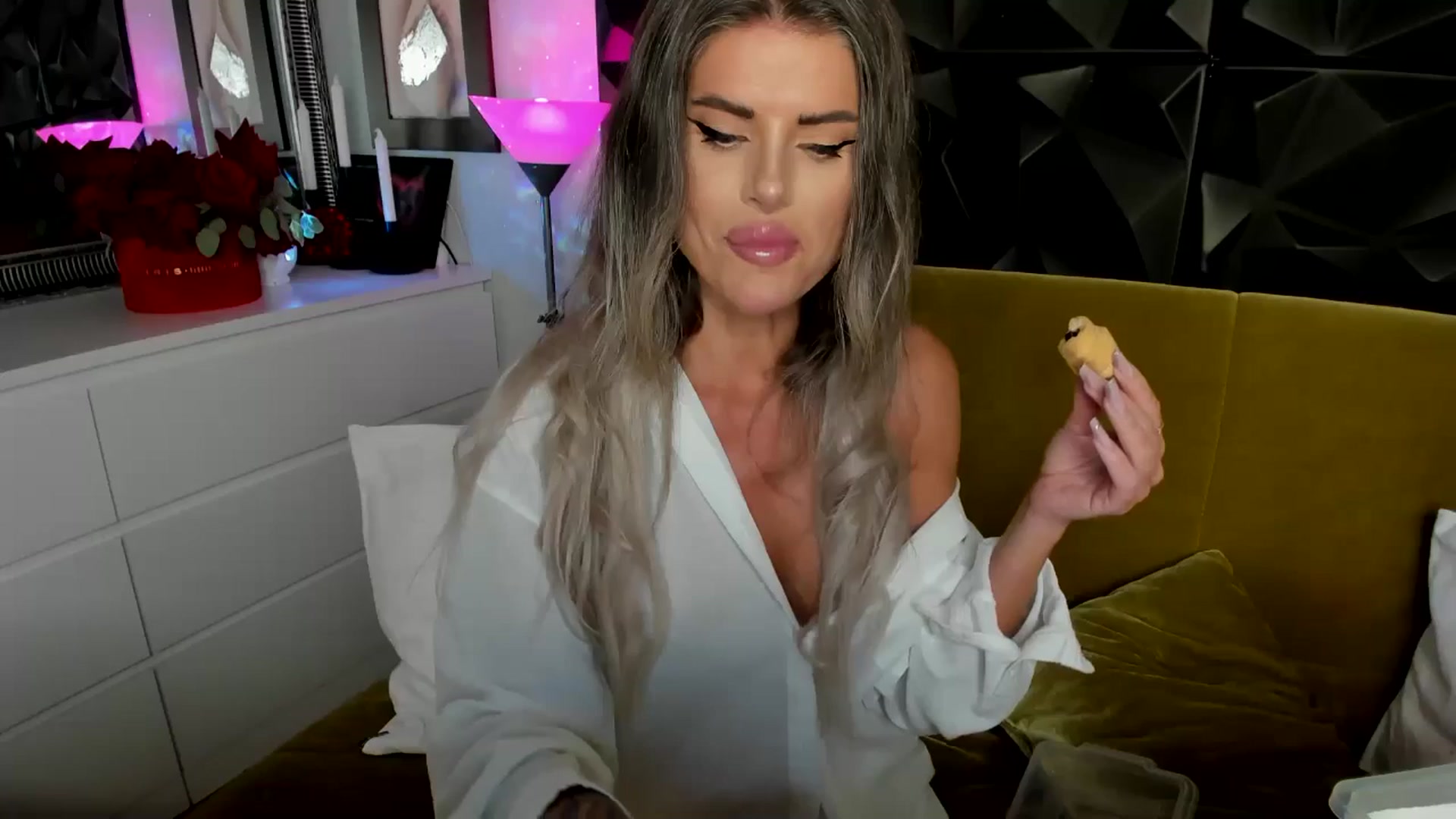 Gallery image thumbnail from TotalBella's myfreecams stream on, 09/24/2025, 01:47 image 8 of 20