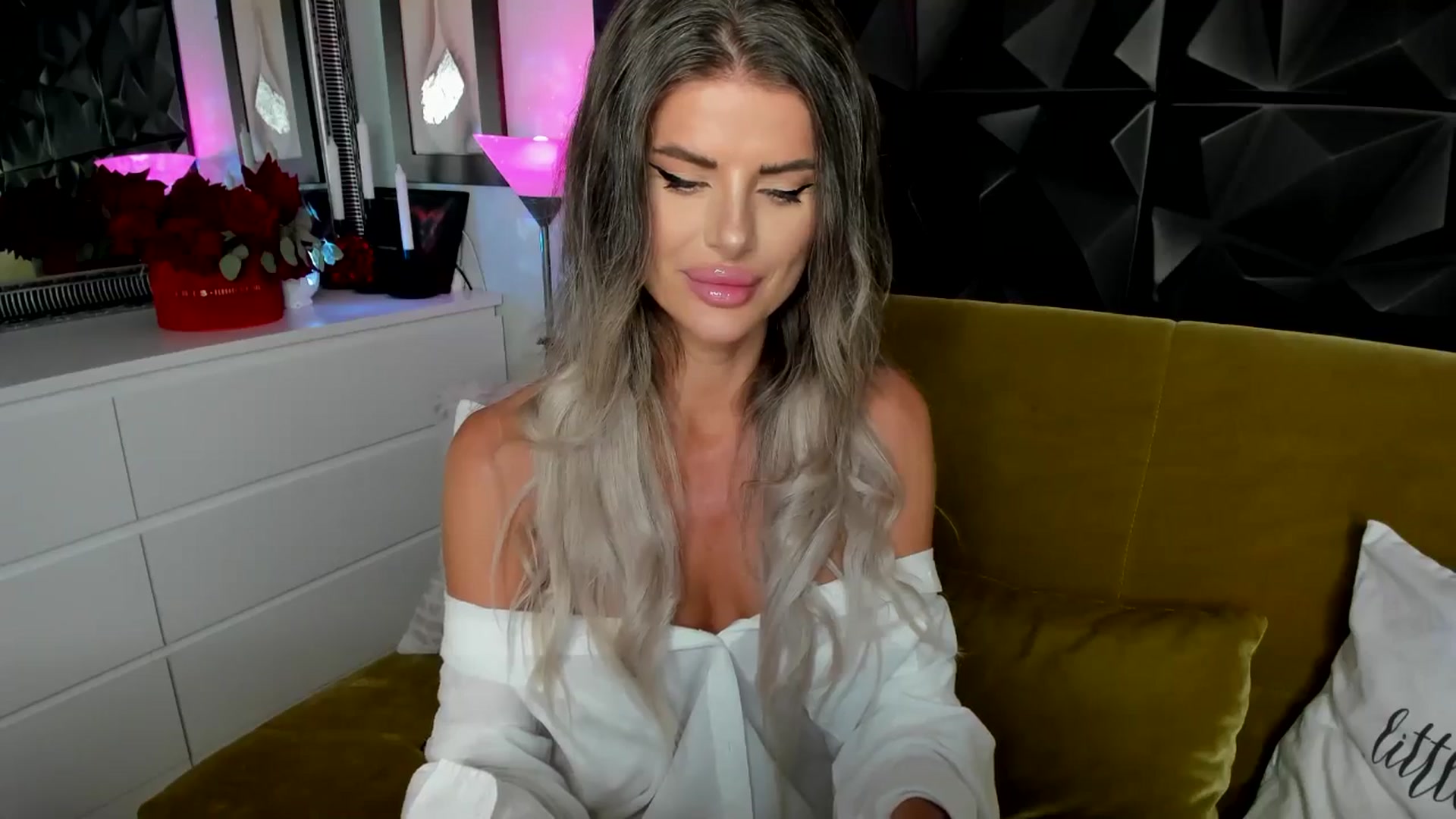 Gallery image thumbnail from TotalBella's myfreecams stream on, 09/24/2025, 01:47 image 3 of 20