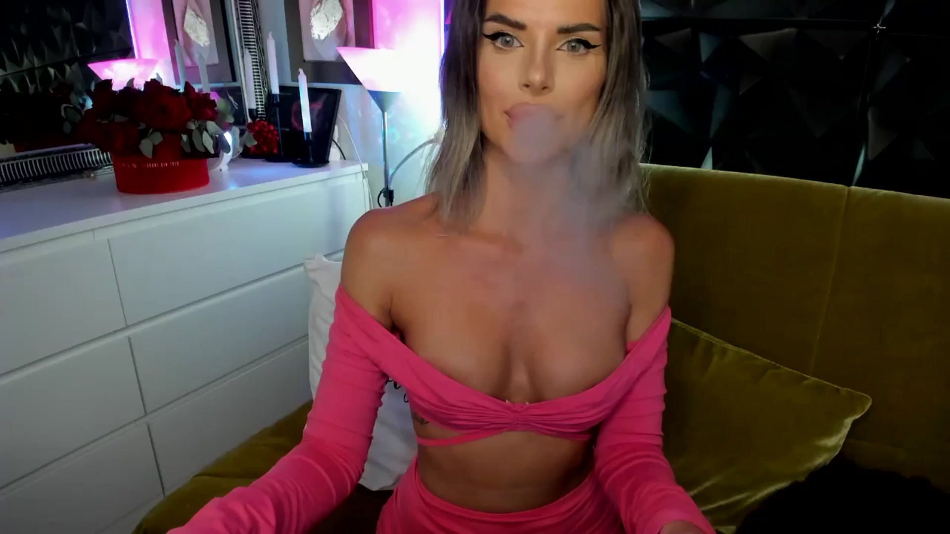 Gallery image thumbnail from TotalBella's myfreecams stream on, 09/25/2025, 23:41 image 12 of 20