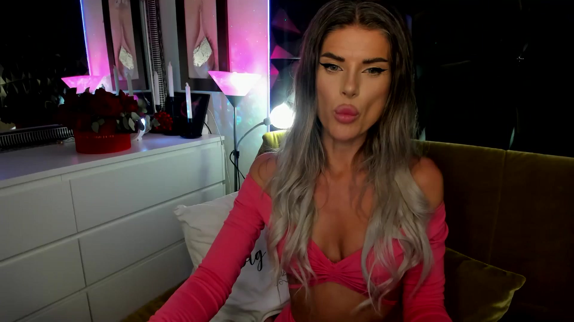 Gallery image thumbnail from TotalBella's myfreecams stream on, 09/25/2025, 23:41 image 5 of 20