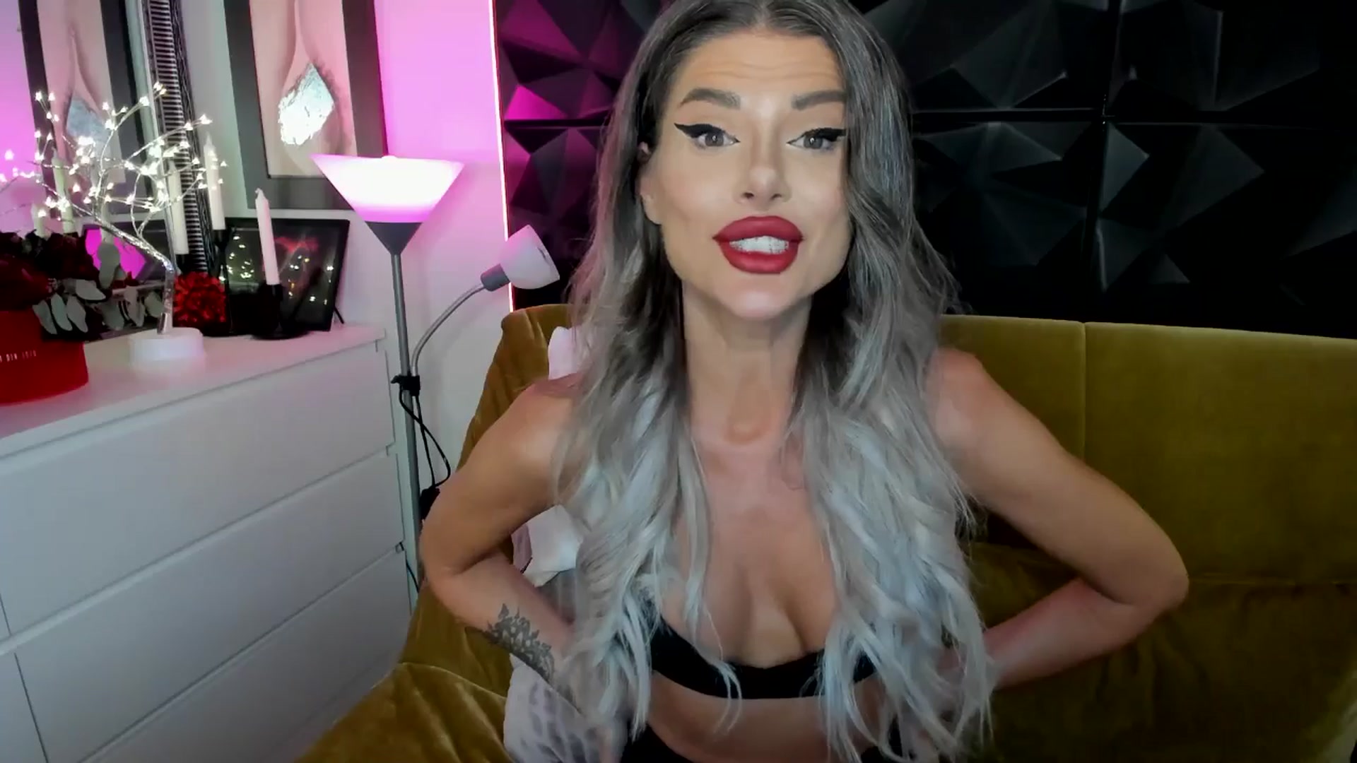 Gallery image thumbnail from TotalBella's myfreecams stream on, 09/28/2025, 23:13 image 5 of 20
