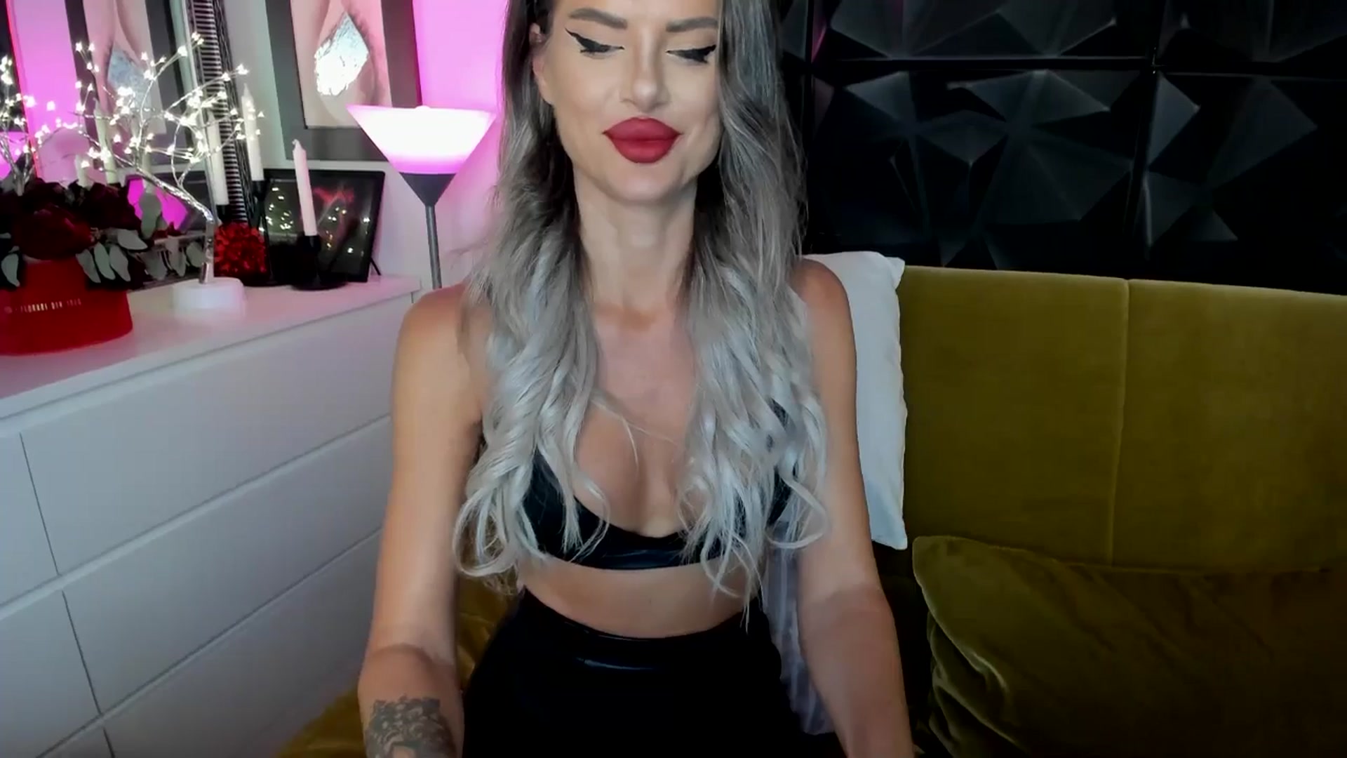 Gallery image thumbnail from TotalBella's myfreecams stream on, 09/28/2025, 23:13 image 3 of 20