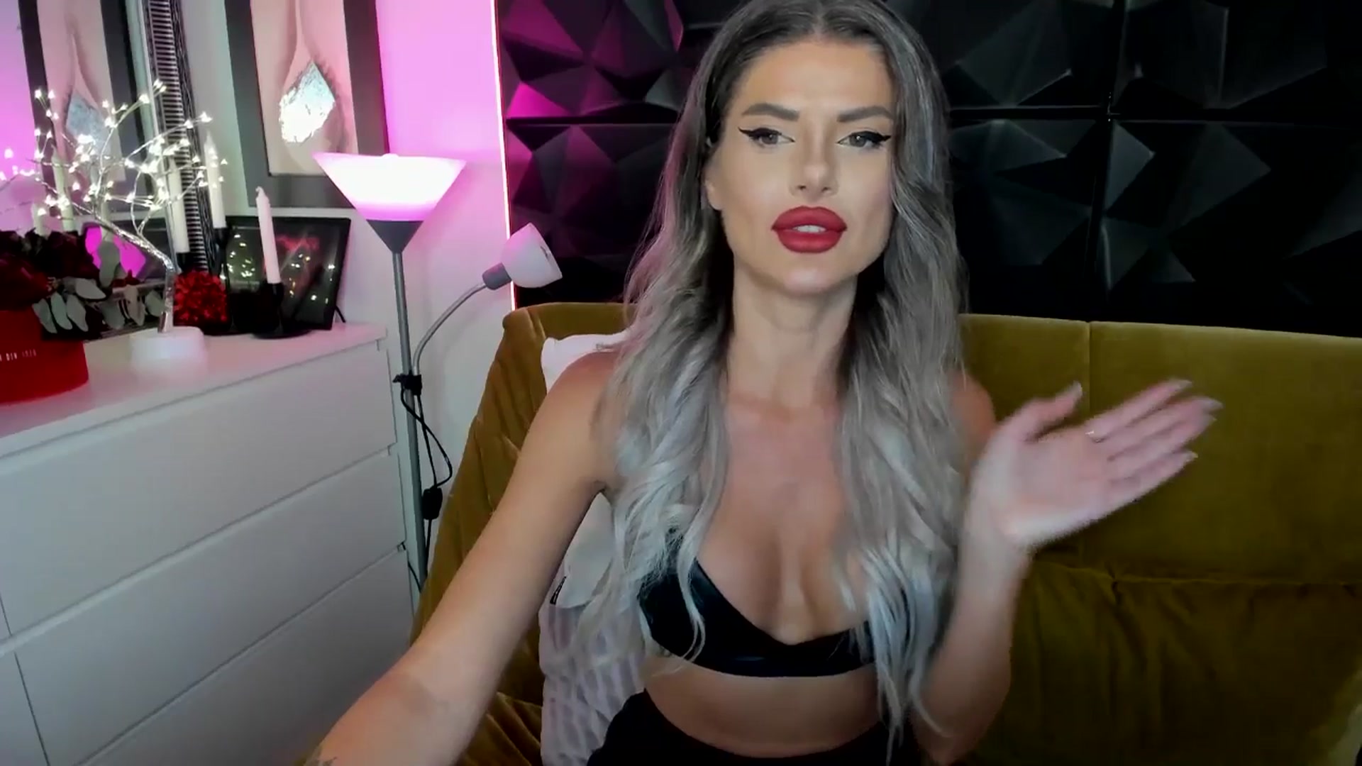 Gallery image thumbnail from TotalBella's myfreecams stream on, 09/28/2025, 23:13 image 7 of 20