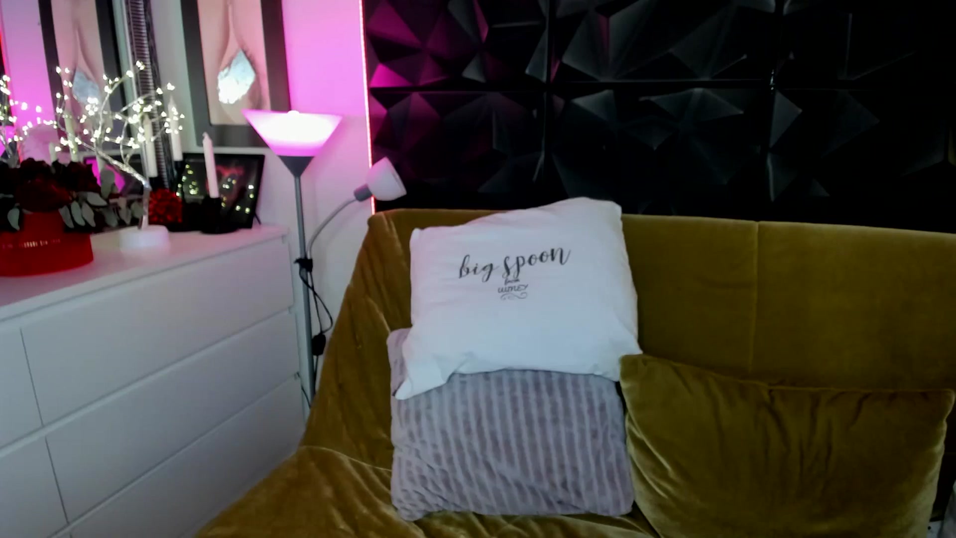 Gallery image thumbnail from TotalBella's myfreecams stream on, 09/28/2025, 23:13 image 9 of 20