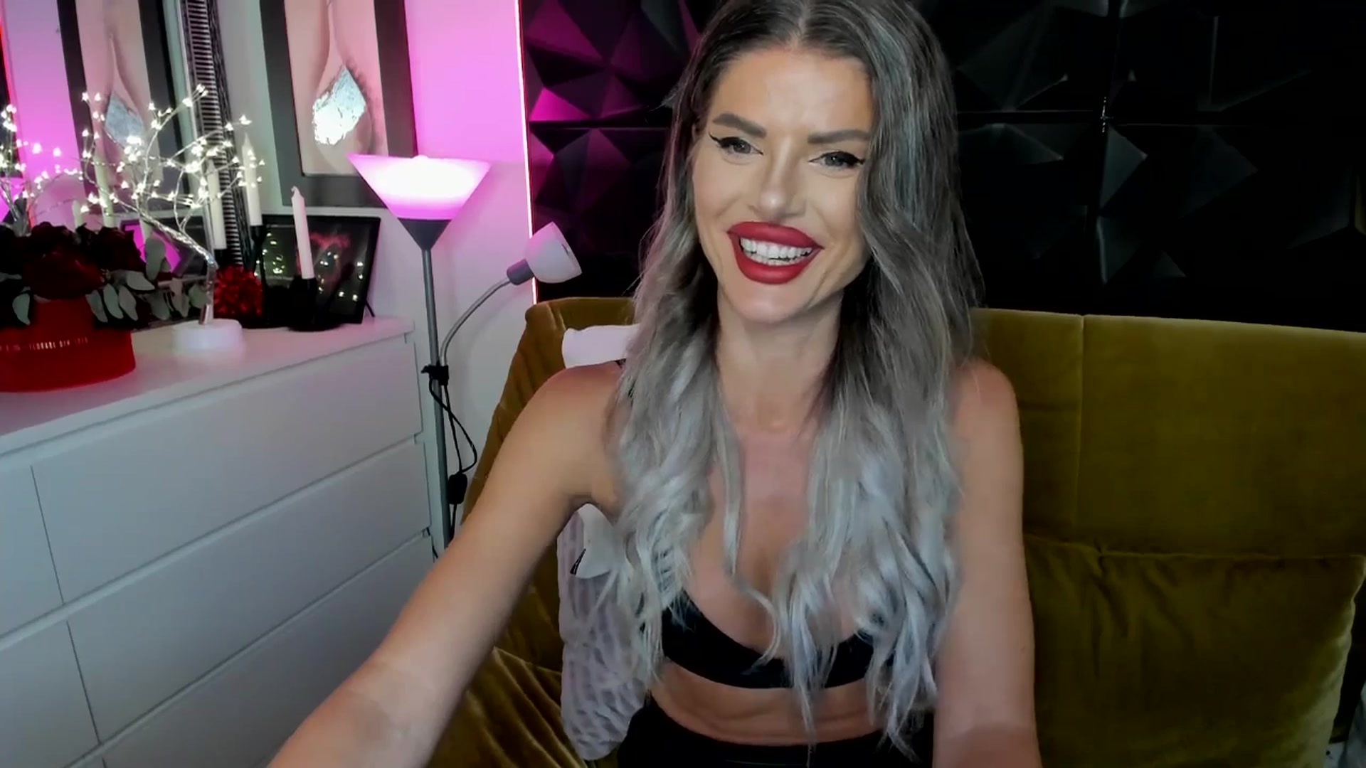 Gallery image thumbnail from TotalBella's myfreecams stream on, 09/28/2025, 23:13 image 8 of 20