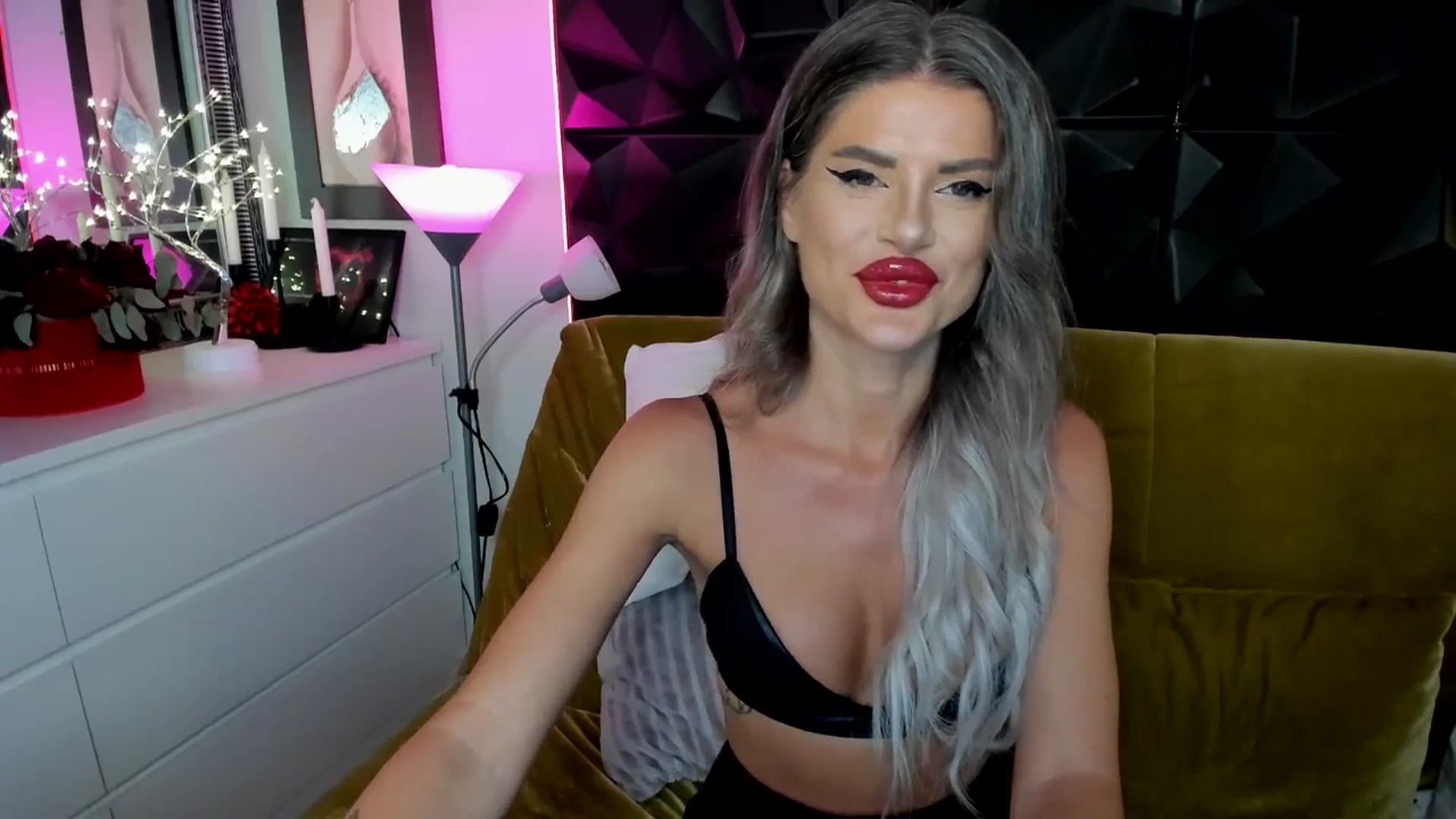Gallery image thumbnail from TotalBella's myfreecams stream on, 09/28/2025, 23:13 image 10 of 20